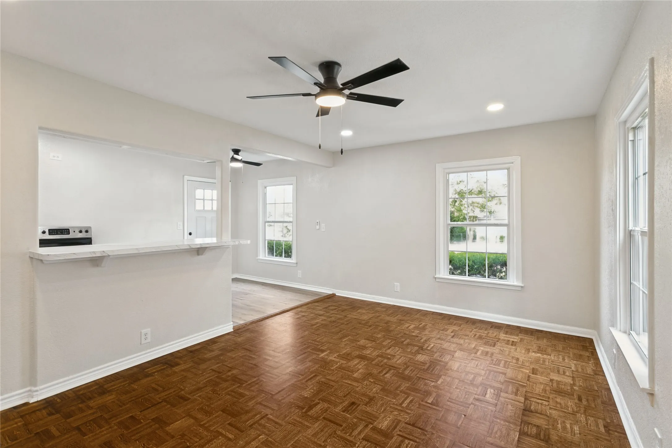 Single Family Residence For Sale in Tarrant County , 7413 Davenport Avenue, Fort Worth, Texas 76116, 2 Bedroom, 1 Bathroom, Garage spaces, 753 Sqft, built in 1948, mls#21412264, Real Estate Agent in Fort Worth, Homes For Sale in Tarrant county, Homes For Sale in Fort Worth, Realtor in Fort Worth Texas, Real Estate Brokerage Independent Realty Texas, Luminita Cordes Realtor