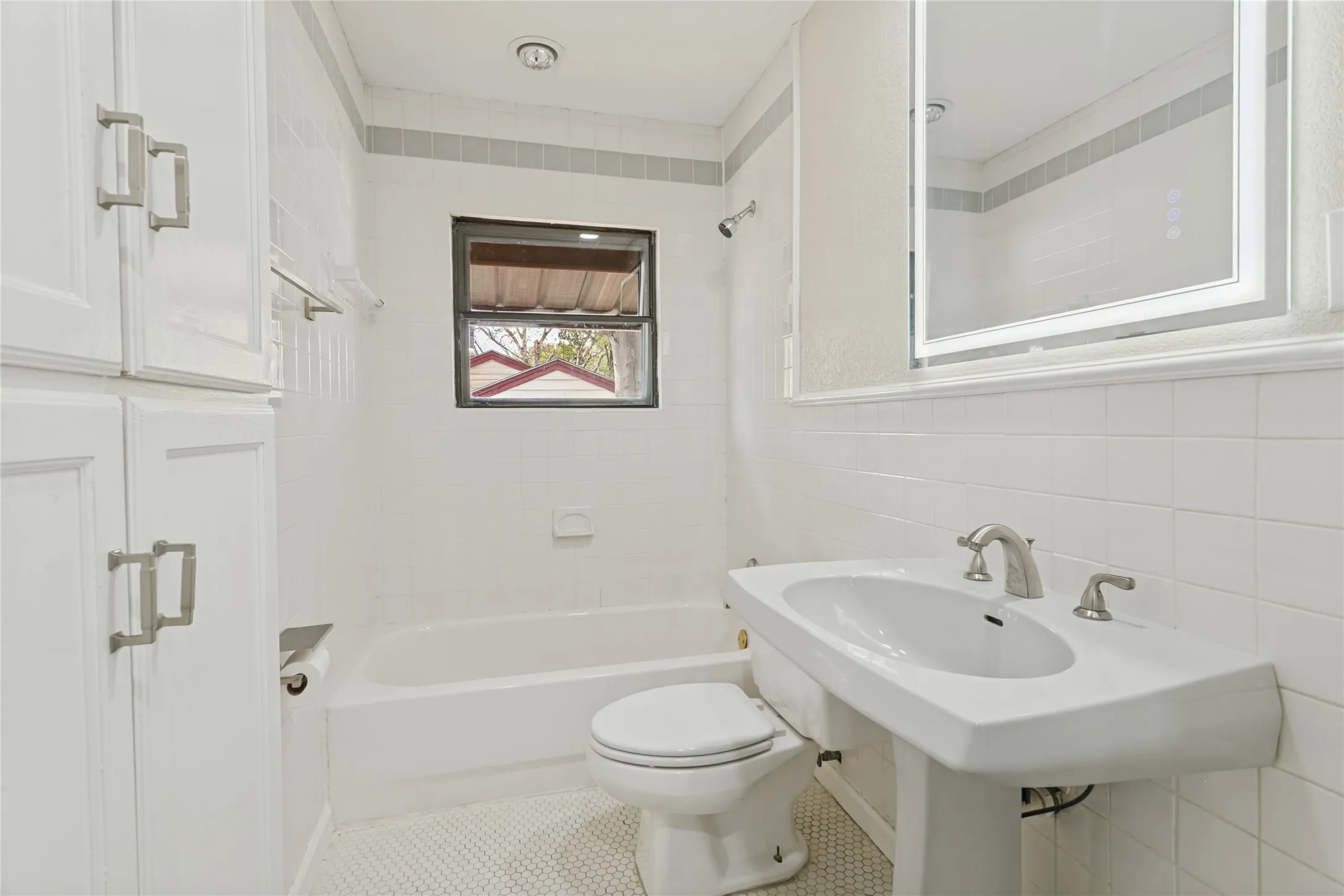 Single Family Residence For Sale in Tarrant County , 7413 Davenport Avenue, Fort Worth, Texas 76116, 2 Bedroom, 1 Bathroom, Garage spaces, 753 Sqft, built in 1948, mls#21412264, Real Estate Agent in Fort Worth, Homes For Sale in Tarrant county, Homes For Sale in Fort Worth, Realtor in Fort Worth Texas, Real Estate Brokerage Independent Realty Texas, Luminita Cordes Realtor