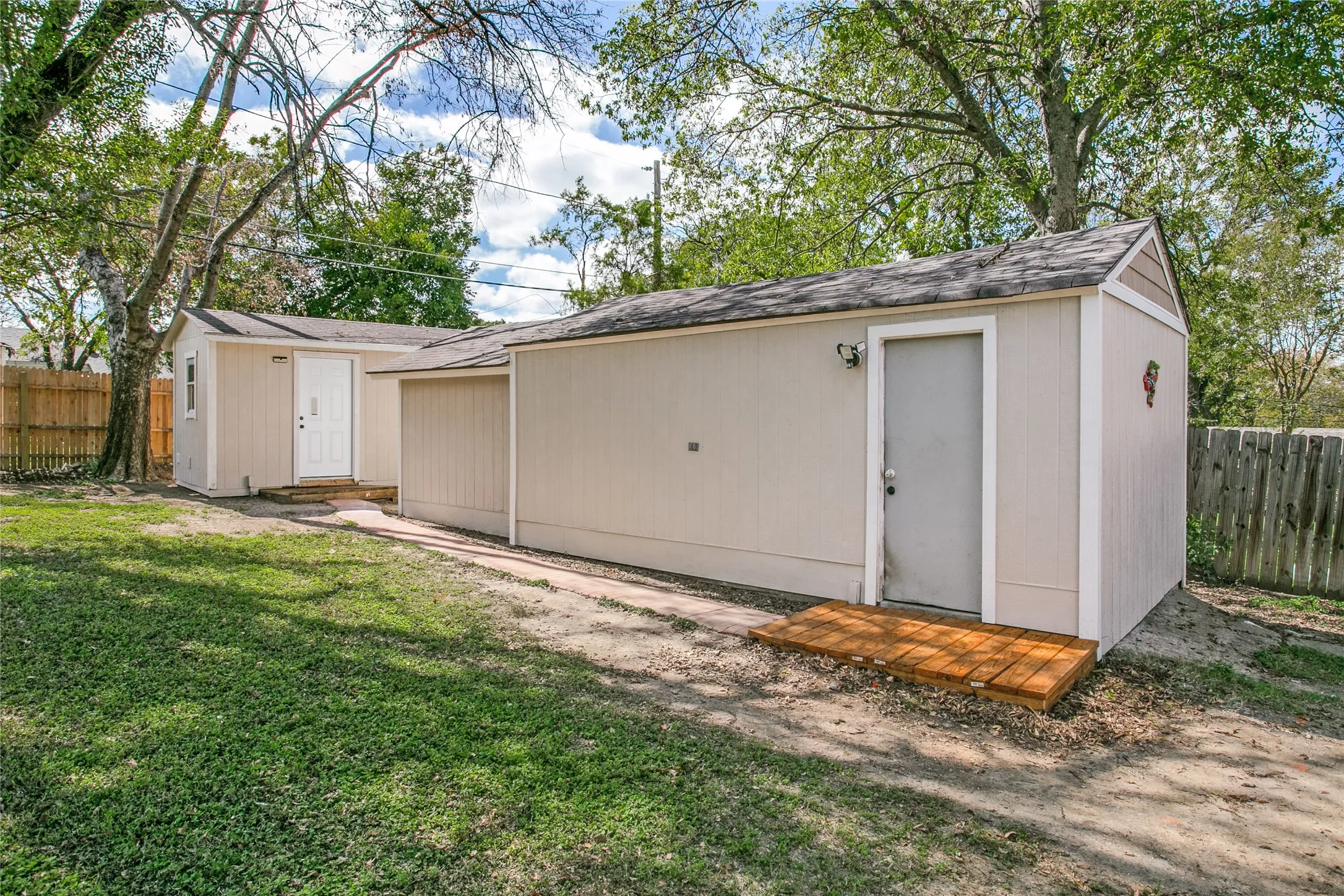 Single Family Residence For Sale in Tarrant County , 7413 Davenport Avenue, Fort Worth, Texas 76116, 2 Bedroom, 1 Bathroom, Garage spaces, 753 Sqft, built in 1948, mls#21412264, Real Estate Agent in Fort Worth, Homes For Sale in Tarrant county, Homes For Sale in Fort Worth, Realtor in Fort Worth Texas, Real Estate Brokerage Independent Realty Texas, Luminita Cordes Realtor