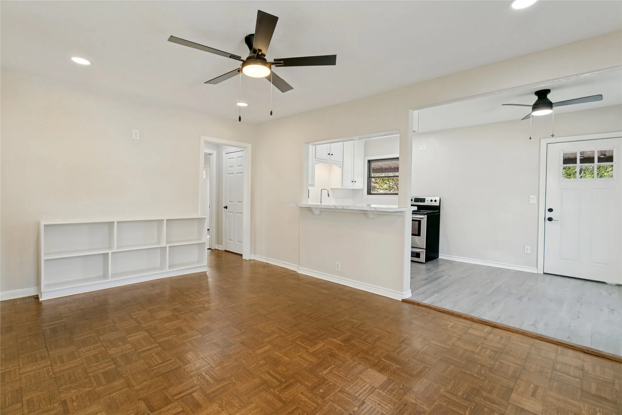 Single Family Residence For Sale in Tarrant County , 7413 Davenport Avenue, Fort Worth, Texas 76116, 2 Bedroom, 1 Bathroom, Garage spaces, 753 Sqft, built in 1948, mls#21412264, Real Estate Agent in Fort Worth, Homes For Sale in Tarrant county, Homes For Sale in Fort Worth, Realtor in Fort Worth Texas, Real Estate Brokerage Independent Realty Texas, Luminita Cordes Realtor