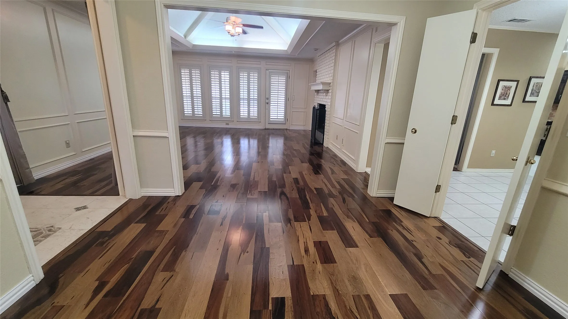 Single Family Residence For Sale in Dallas County , 2302 Lone Oak Trail, Garland, Texas 75044, 3 Bedroom, 3 Bathroom, 2 Garage spaces, 2,107 Sqft, built in 1984, mls#21412327, Real Estate Agent in Garland, Homes For Sale in Dallas county, Homes For Sale in Garland, Realtor in Garland Texas, Real Estate Brokerage Independent Realty Texas, Luminita Cordes Realtor