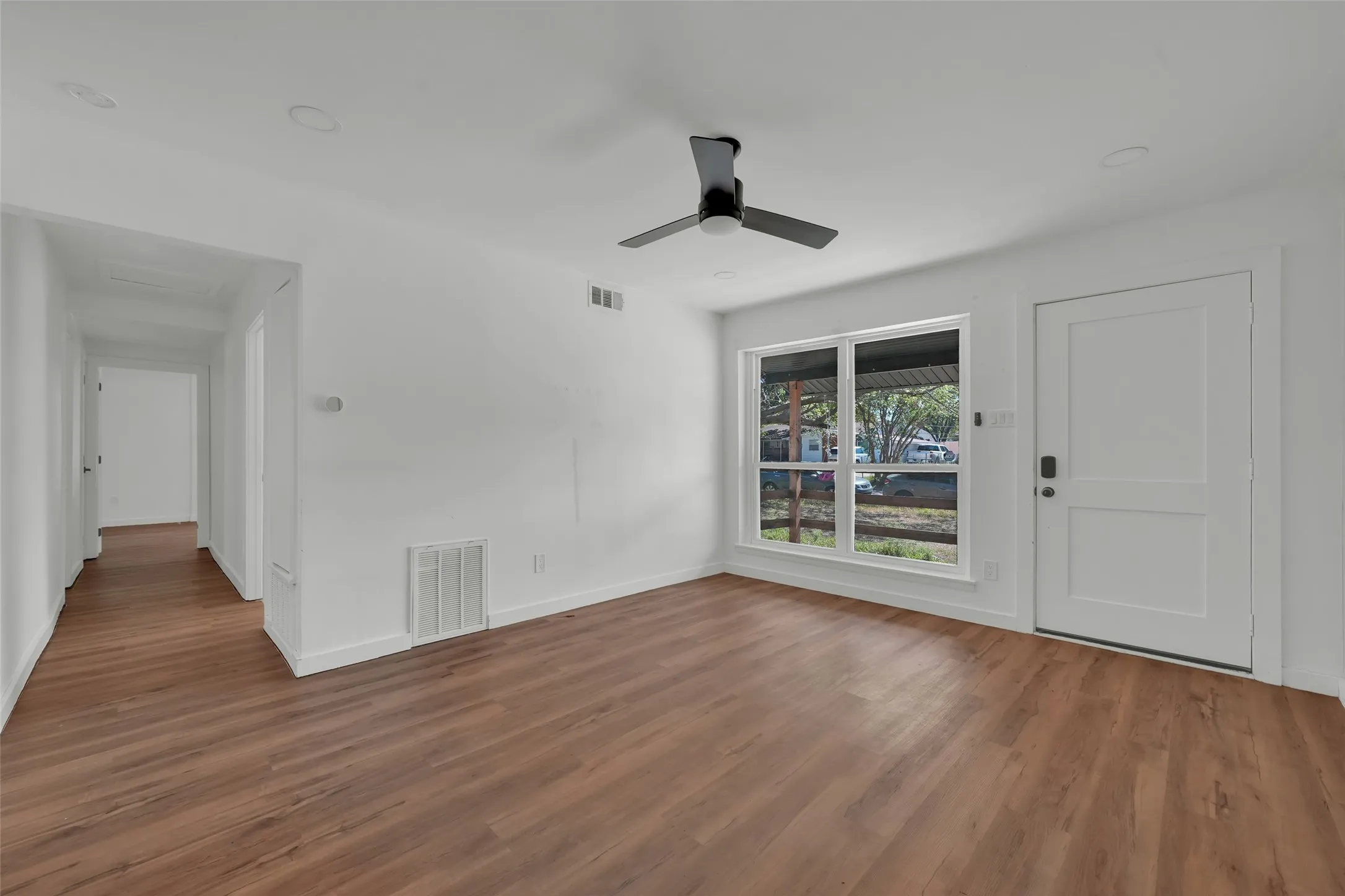 Single Family Residence For Sale in Dallas County , 2523 Klondike Drive, Dallas, Texas 75228, 4 Bedroom, 2 Bathroom, Garage spaces, 1,277 Sqft, built in 1956, mls#21412132, Real Estate Agent in Dallas, Homes For Sale in Dallas county, Homes For Sale in Dallas, Realtor in Dallas Texas, Real Estate Brokerage Independent Realty Texas, Luminita Cordes Realtor
