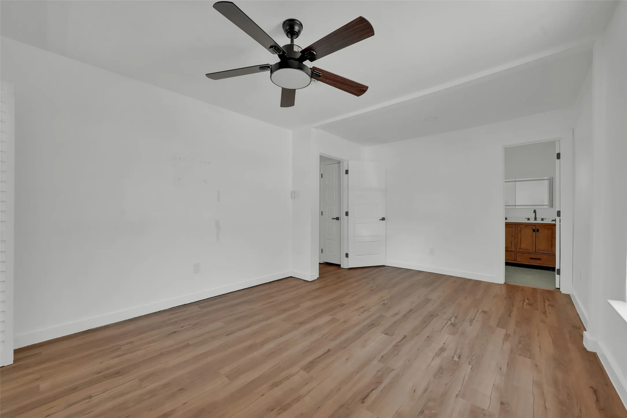 Master Bedroom (4)