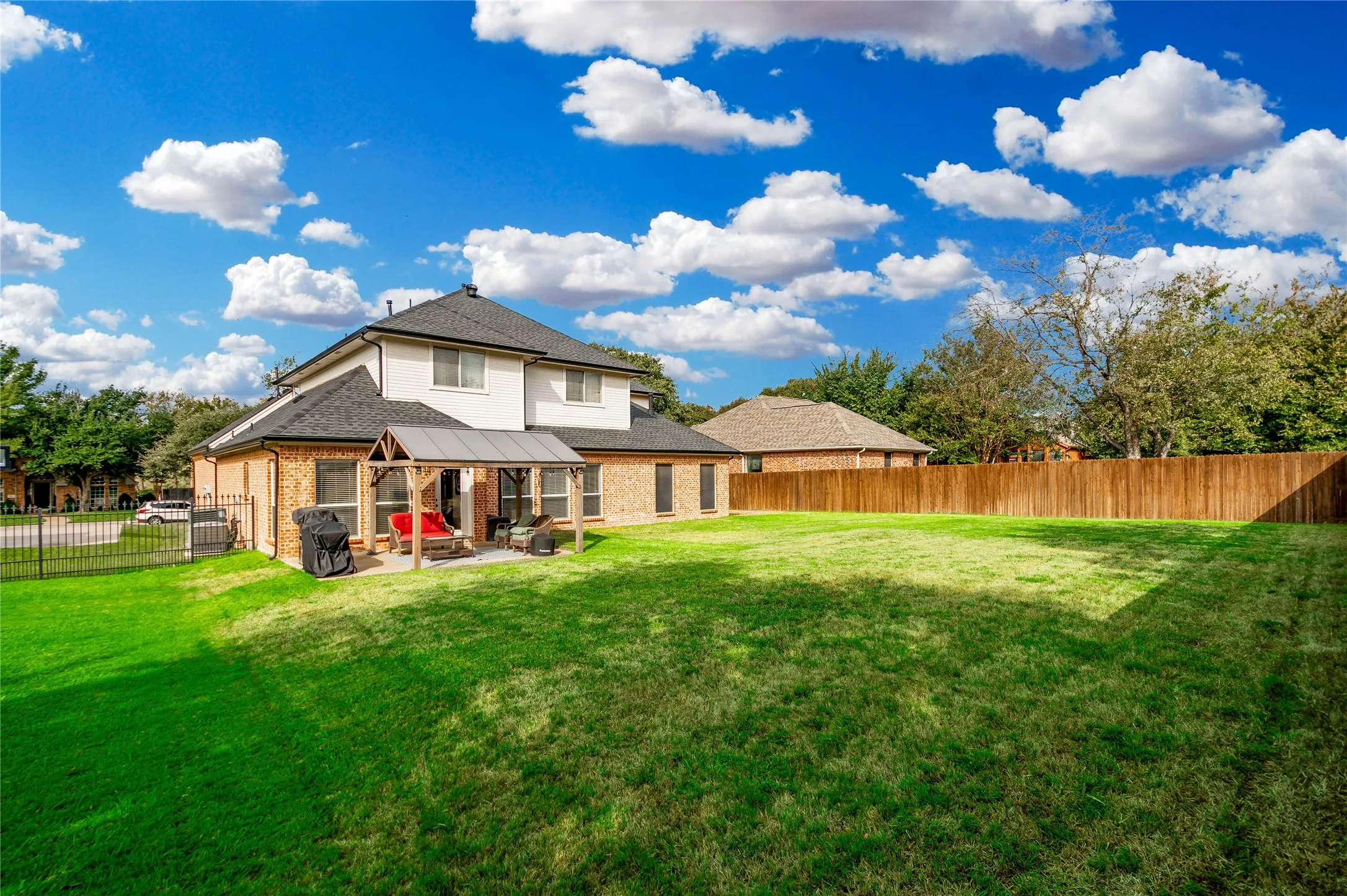 Single Family Residence For Sale in Denton County , 406 Goodnight Trail, Argyle, Texas 76226, 4 Bedroom, 4 Bathroom, 3 Garage spaces, 3,006 Sqft, built in 2000, mls#21412305, Real Estate Agent in Argyle, Homes For Sale in Denton county, Homes For Sale in Argyle, Realtor in Argyle Texas, Real Estate Brokerage Independent Realty Texas, Luminita Cordes Realtor