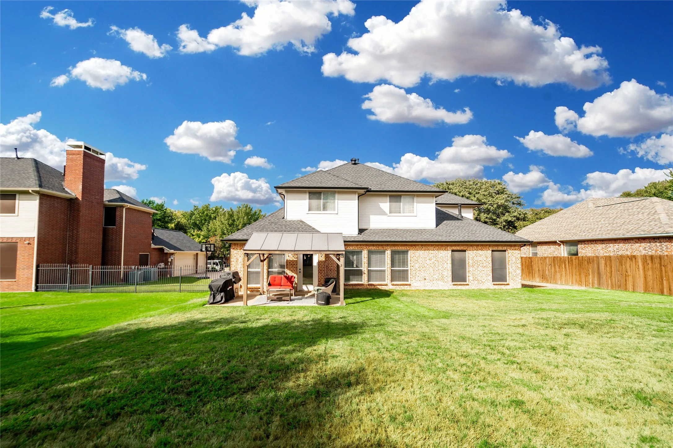 Single Family Residence For Sale in Denton County , 406 Goodnight Trail, Argyle, Texas 76226, 4 Bedroom, 4 Bathroom, 3 Garage spaces, 3,006 Sqft, built in 2000, mls#21412305, Real Estate Agent in Argyle, Homes For Sale in Denton county, Homes For Sale in Argyle, Realtor in Argyle Texas, Real Estate Brokerage Independent Realty Texas, Luminita Cordes Realtor