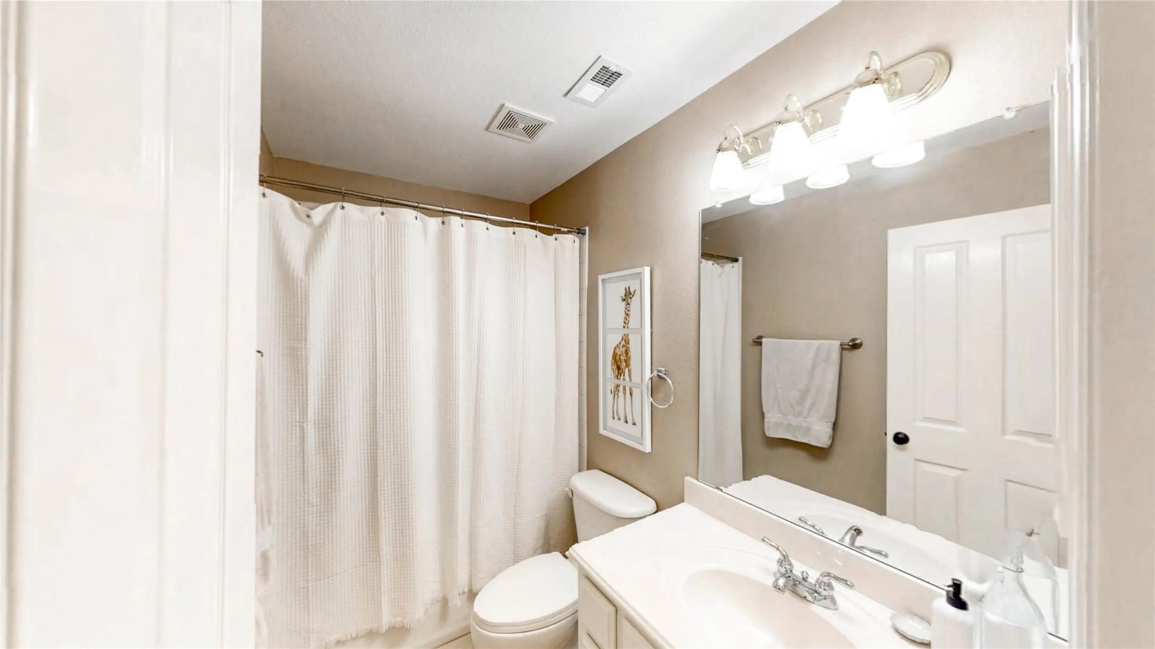 Single Family Residence For Sale in Denton County , 406 Goodnight Trail, Argyle, Texas 76226, 4 Bedroom, 4 Bathroom, 3 Garage spaces, 3,006 Sqft, built in 2000, mls#21412305, Real Estate Agent in Argyle, Homes For Sale in Denton county, Homes For Sale in Argyle, Realtor in Argyle Texas, Real Estate Brokerage Independent Realty Texas, Luminita Cordes Realtor
