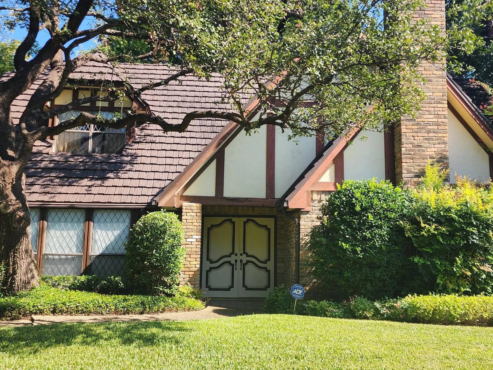 6510 Covecreek Place is a gorgeous English Tudor home that's been well-maintained and loved, in a very desirable North Dallas neighborhood.