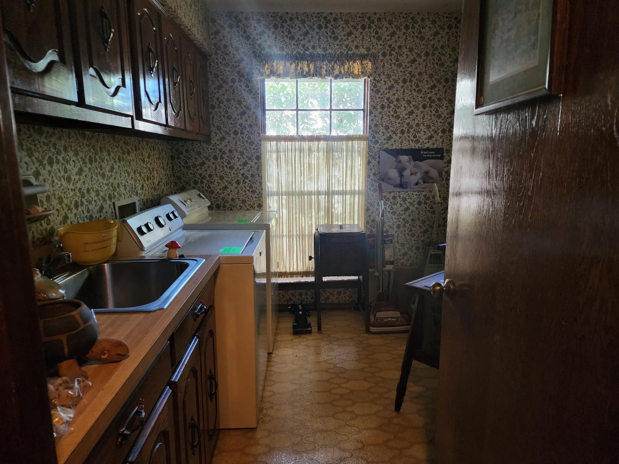 Single Family Residence For Sale in Dallas County , 6510 Covecreek Place, Dallas, Texas 75240, 4 Bedroom, 4 Bathroom, 2 Garage spaces, 3,325 Sqft, built in 1979, mls#21411228, Real Estate Agent in Dallas, Homes For Sale in Dallas county, Homes For Sale in Dallas, Realtor in Dallas Texas, Real Estate Brokerage Independent Realty Texas, Luminita Cordes Realtor