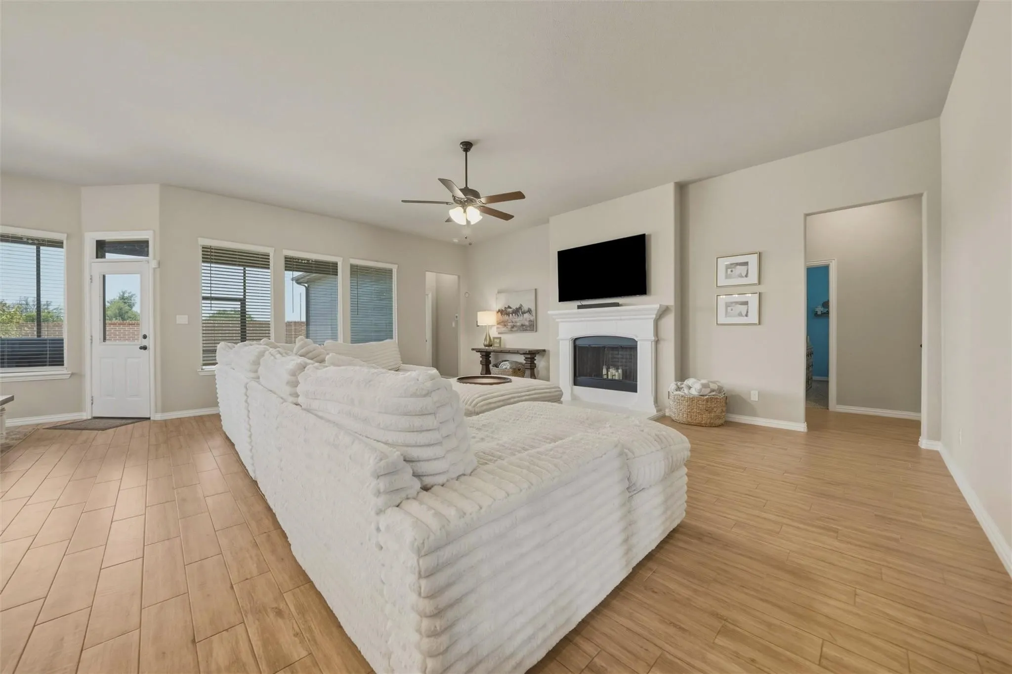 Single Family Residence For Sale in Parker County , 1516 Somerset Lane, Weatherford, Texas 76087, 5 Bedroom, 4 Bathroom, 2 Garage spaces, 3,083 Sqft, built in 2022, mls#21412320, Real Estate Agent in Weatherford, Homes For Sale in Parker county, Homes For Sale in Weatherford, Realtor in Weatherford Texas, Real Estate Brokerage Independent Realty Texas, Luminita Cordes Realtor