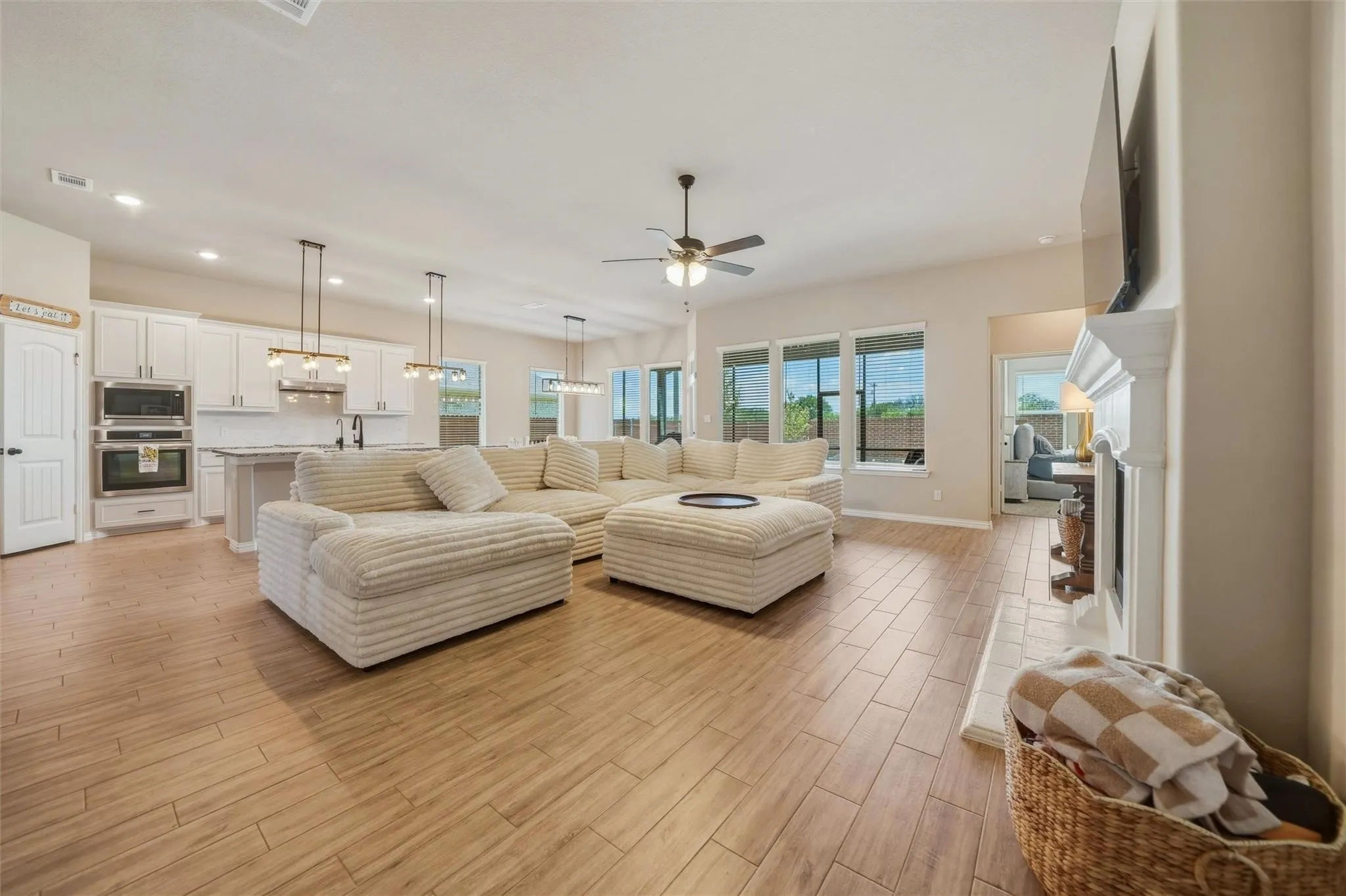 Single Family Residence For Sale in Parker County , 1516 Somerset Lane, Weatherford, Texas 76087, 5 Bedroom, 4 Bathroom, 2 Garage spaces, 3,083 Sqft, built in 2022, mls#21412320, Real Estate Agent in Weatherford, Homes For Sale in Parker county, Homes For Sale in Weatherford, Realtor in Weatherford Texas, Real Estate Brokerage Independent Realty Texas, Luminita Cordes Realtor