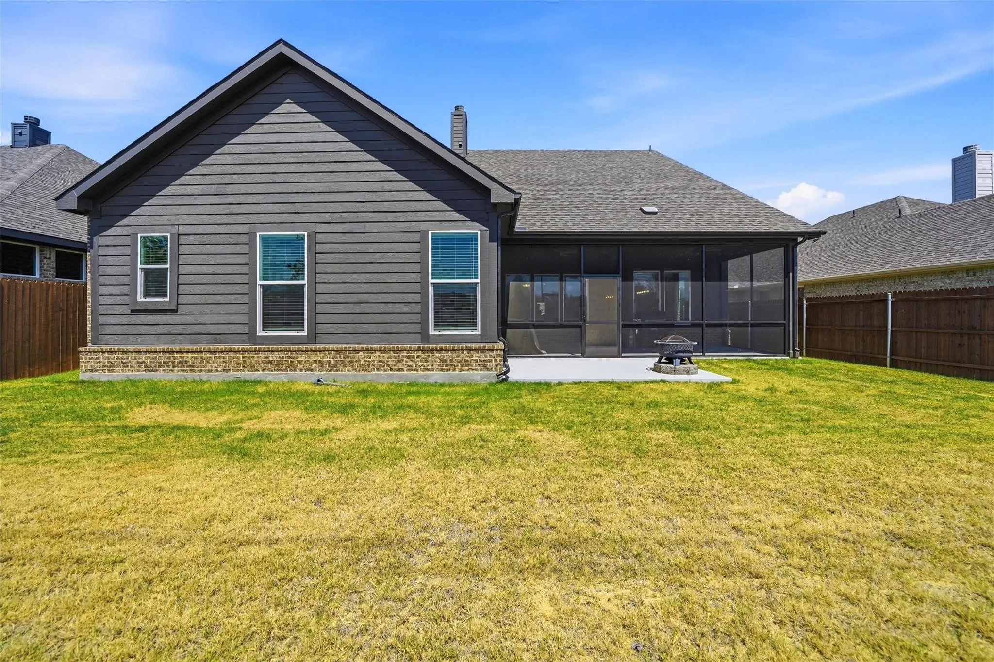 Single Family Residence For Sale in Parker County , 1516 Somerset Lane, Weatherford, Texas 76087, 5 Bedroom, 4 Bathroom, 2 Garage spaces, 3,083 Sqft, built in 2022, mls#21412320, Real Estate Agent in Weatherford, Homes For Sale in Parker county, Homes For Sale in Weatherford, Realtor in Weatherford Texas, Real Estate Brokerage Independent Realty Texas, Luminita Cordes Realtor