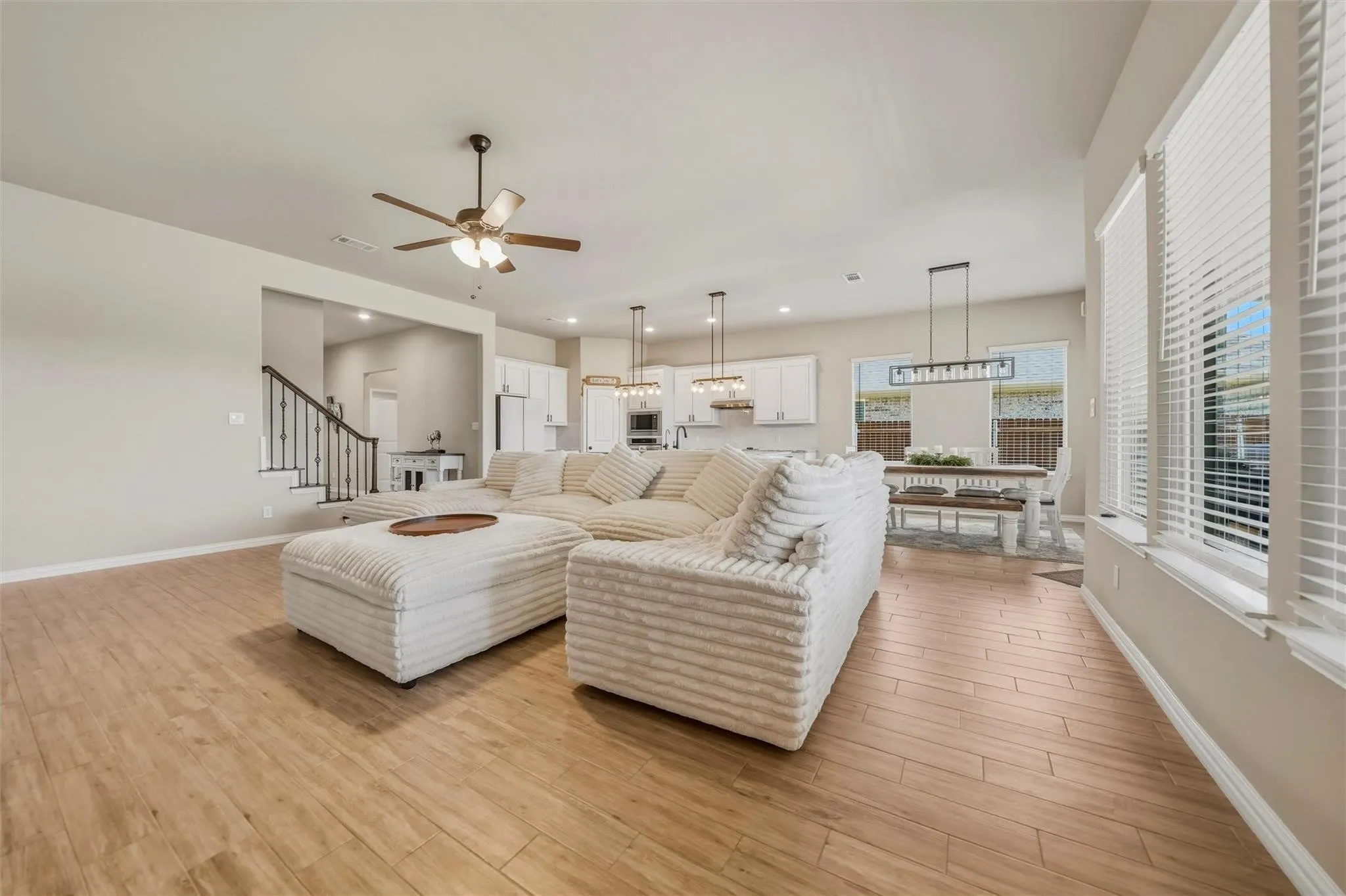 Single Family Residence For Sale in Parker County , 1516 Somerset Lane, Weatherford, Texas 76087, 5 Bedroom, 4 Bathroom, 2 Garage spaces, 3,083 Sqft, built in 2022, mls#21412320, Real Estate Agent in Weatherford, Homes For Sale in Parker county, Homes For Sale in Weatherford, Realtor in Weatherford Texas, Real Estate Brokerage Independent Realty Texas, Luminita Cordes Realtor