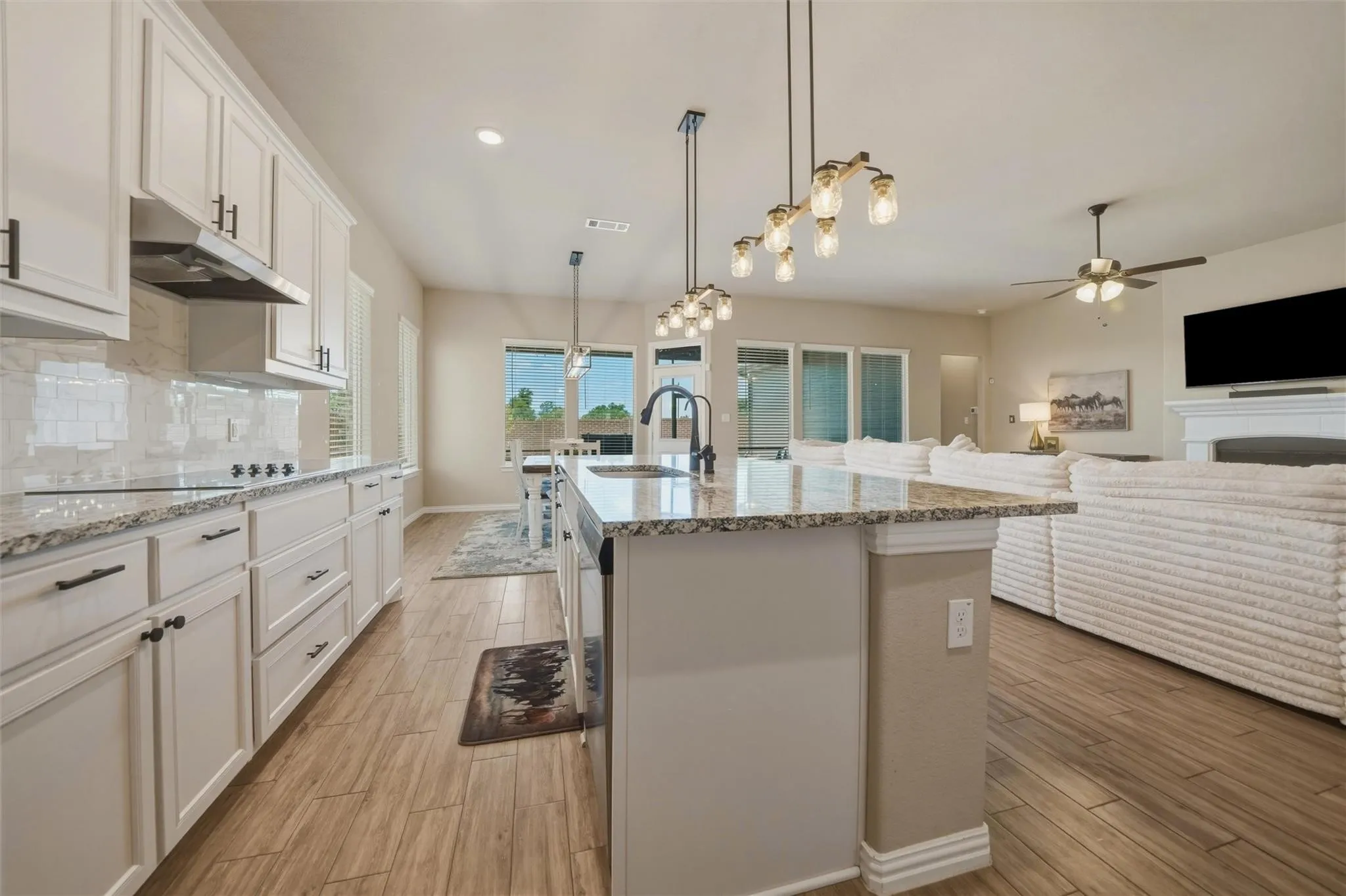 Single Family Residence For Sale in Parker County , 1516 Somerset Lane, Weatherford, Texas 76087, 5 Bedroom, 4 Bathroom, 2 Garage spaces, 3,083 Sqft, built in 2022, mls#21412320, Real Estate Agent in Weatherford, Homes For Sale in Parker county, Homes For Sale in Weatherford, Realtor in Weatherford Texas, Real Estate Brokerage Independent Realty Texas, Luminita Cordes Realtor