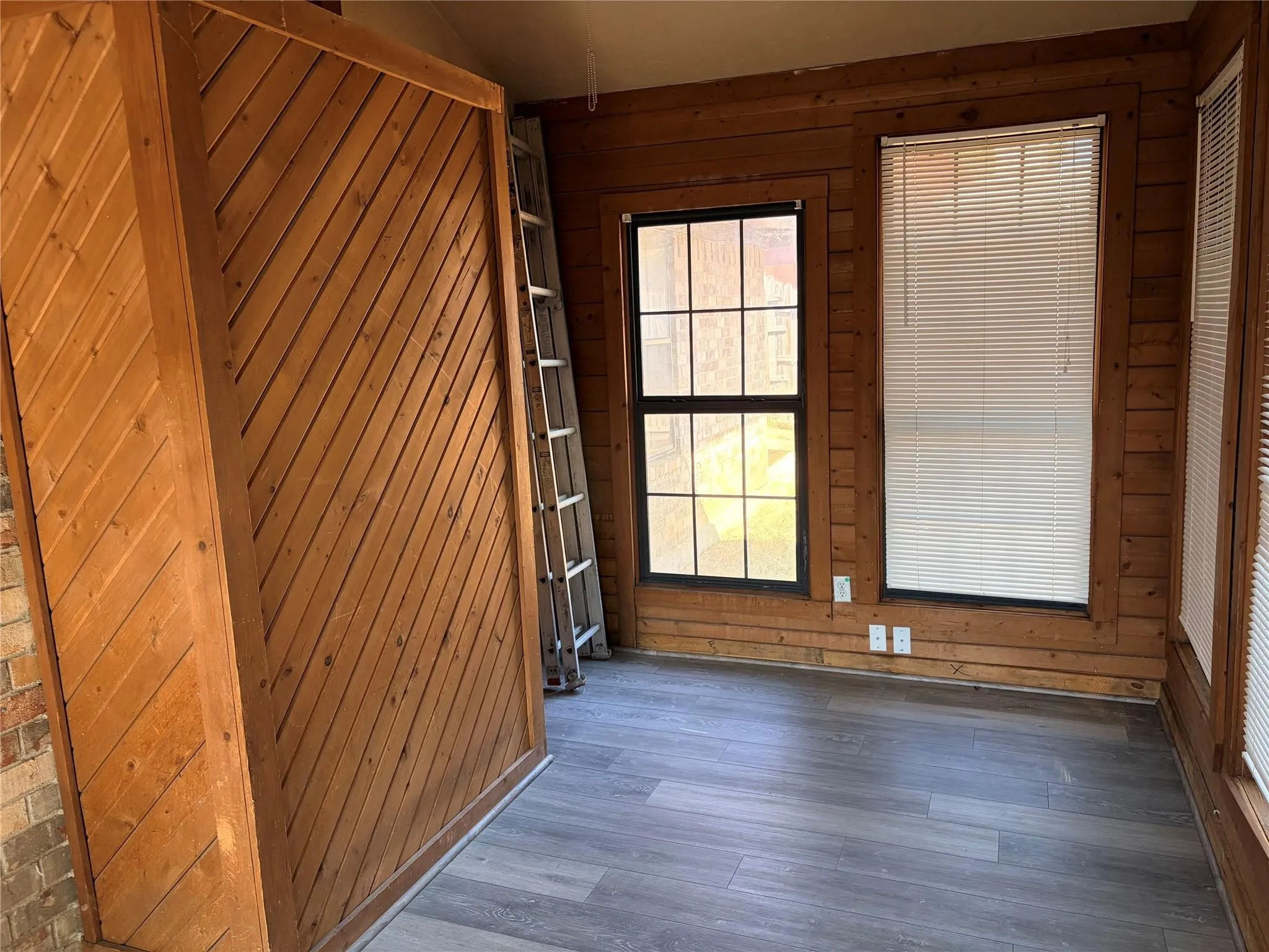 Single Family Residence For Rent in Tarrant County , 1025 Fox River Lane, Fort Worth, Texas 76120, 3 Bedroom, 2 Bathroom, 2 Garage spaces, 1,425 Sqft, built in 1979, mls#21412360, Real Estate Agent in Fort Worth, Homes For Rent in Tarrant county, Homes For Rent in Fort Worth, Realtor in Fort Worth Texas, Real Estate Brokerage Independent Realty Texas, Luminita Cordes Realtor