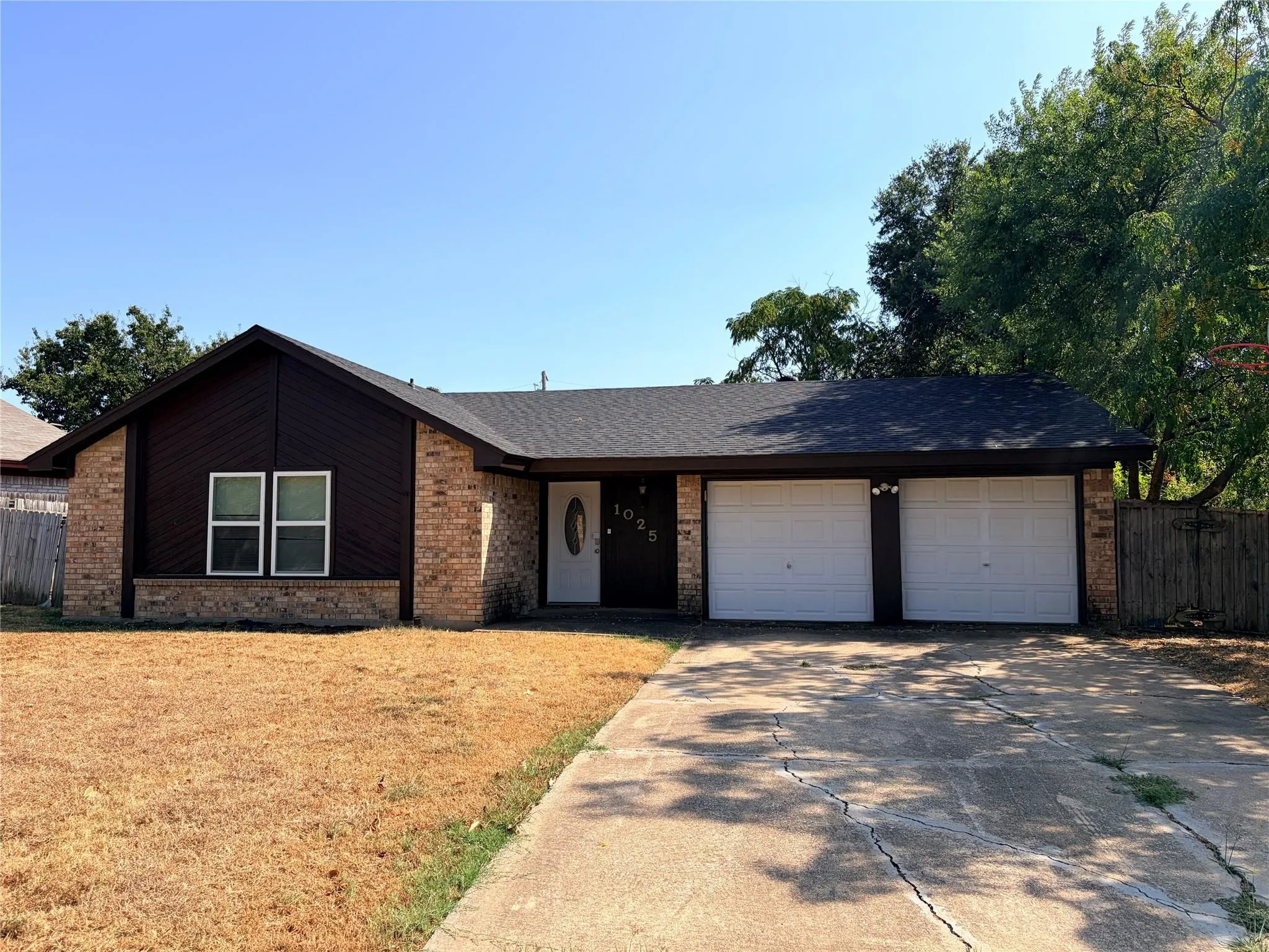 Single Family Residence For Rent