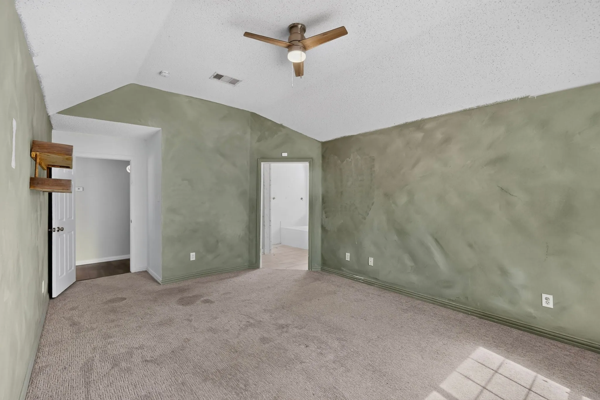 Single Family Residence For Sale in Tarrant County , 4617 Belladonna Drive, Fort Worth, Texas 76123, 3 Bedroom, 3 Bathroom, 2 Garage spaces, 2,111 Sqft, built in 1999, mls#21379655, Real Estate Agent in Fort Worth, Homes For Sale in Tarrant county, Homes For Sale in Fort Worth, Realtor in Fort Worth Texas, Real Estate Brokerage Independent Realty Texas, Luminita Cordes Realtor