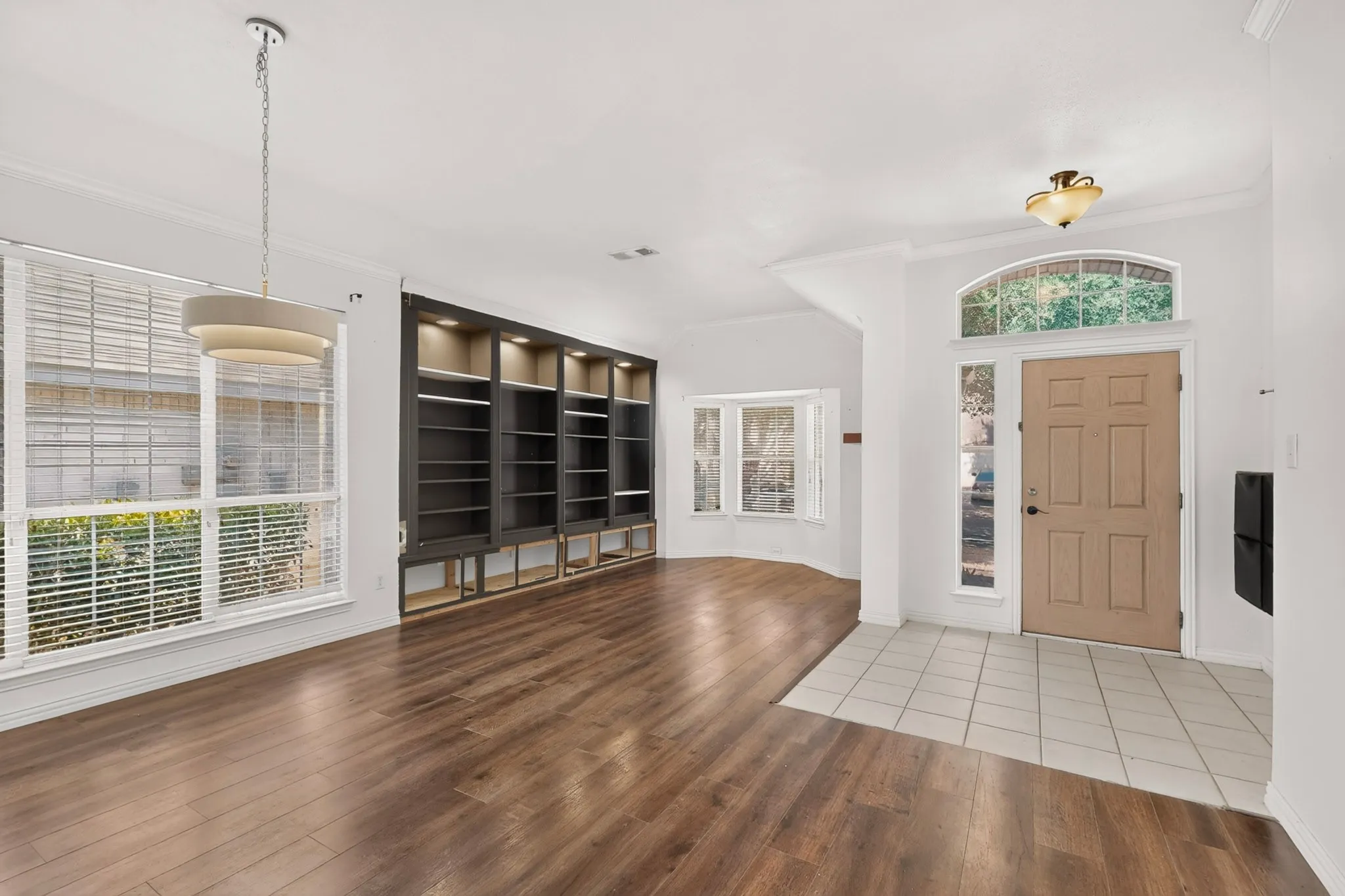 Single Family Residence For Sale in Tarrant County , 4617 Belladonna Drive, Fort Worth, Texas 76123, 3 Bedroom, 3 Bathroom, 2 Garage spaces, 2,111 Sqft, built in 1999, mls#21379655, Real Estate Agent in Fort Worth, Homes For Sale in Tarrant county, Homes For Sale in Fort Worth, Realtor in Fort Worth Texas, Real Estate Brokerage Independent Realty Texas, Luminita Cordes Realtor