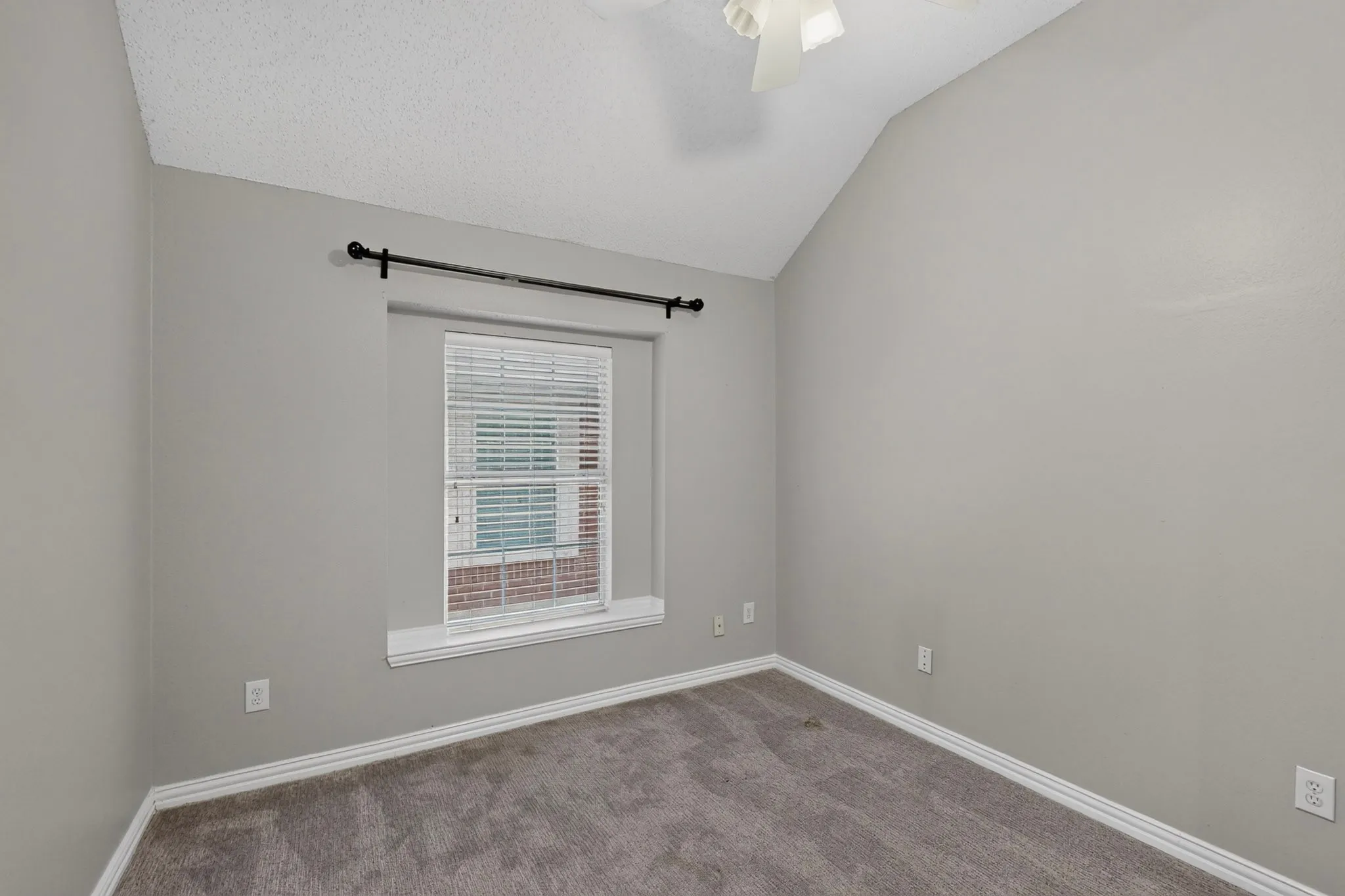 Single Family Residence For Sale in Tarrant County , 4617 Belladonna Drive, Fort Worth, Texas 76123, 3 Bedroom, 3 Bathroom, 2 Garage spaces, 2,111 Sqft, built in 1999, mls#21379655, Real Estate Agent in Fort Worth, Homes For Sale in Tarrant county, Homes For Sale in Fort Worth, Realtor in Fort Worth Texas, Real Estate Brokerage Independent Realty Texas, Luminita Cordes Realtor