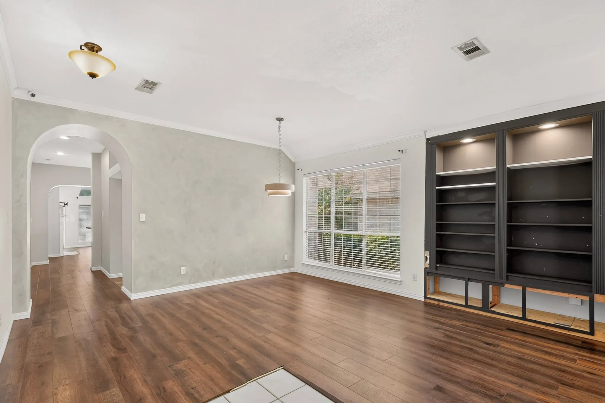 Single Family Residence For Sale in Tarrant County , 4617 Belladonna Drive, Fort Worth, Texas 76123, 3 Bedroom, 3 Bathroom, 2 Garage spaces, 2,111 Sqft, built in 1999, mls#21379655, Real Estate Agent in Fort Worth, Homes For Sale in Tarrant county, Homes For Sale in Fort Worth, Realtor in Fort Worth Texas, Real Estate Brokerage Independent Realty Texas, Luminita Cordes Realtor