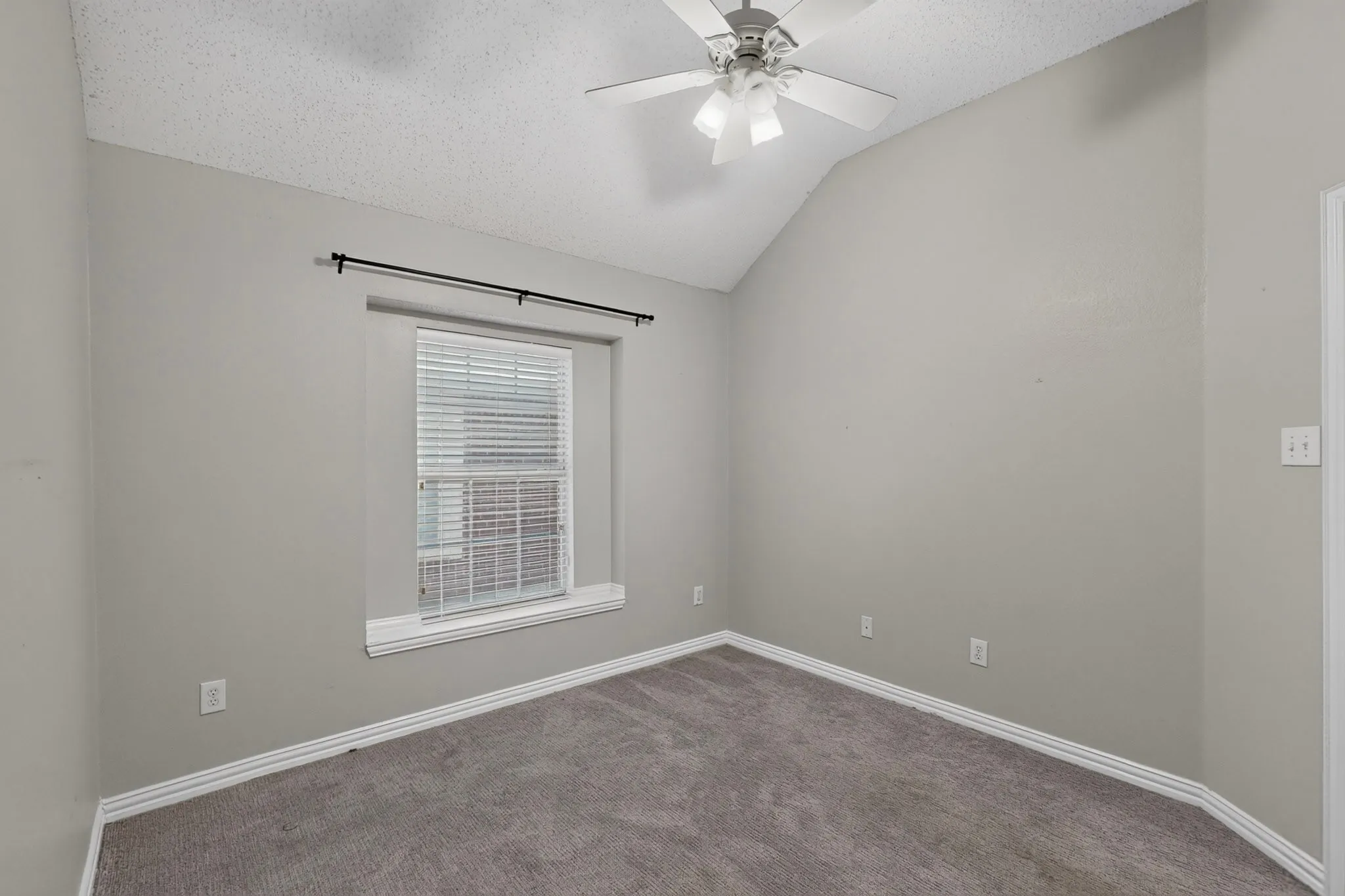 Single Family Residence For Sale in Tarrant County , 4617 Belladonna Drive, Fort Worth, Texas 76123, 3 Bedroom, 3 Bathroom, 2 Garage spaces, 2,111 Sqft, built in 1999, mls#21379655, Real Estate Agent in Fort Worth, Homes For Sale in Tarrant county, Homes For Sale in Fort Worth, Realtor in Fort Worth Texas, Real Estate Brokerage Independent Realty Texas, Luminita Cordes Realtor