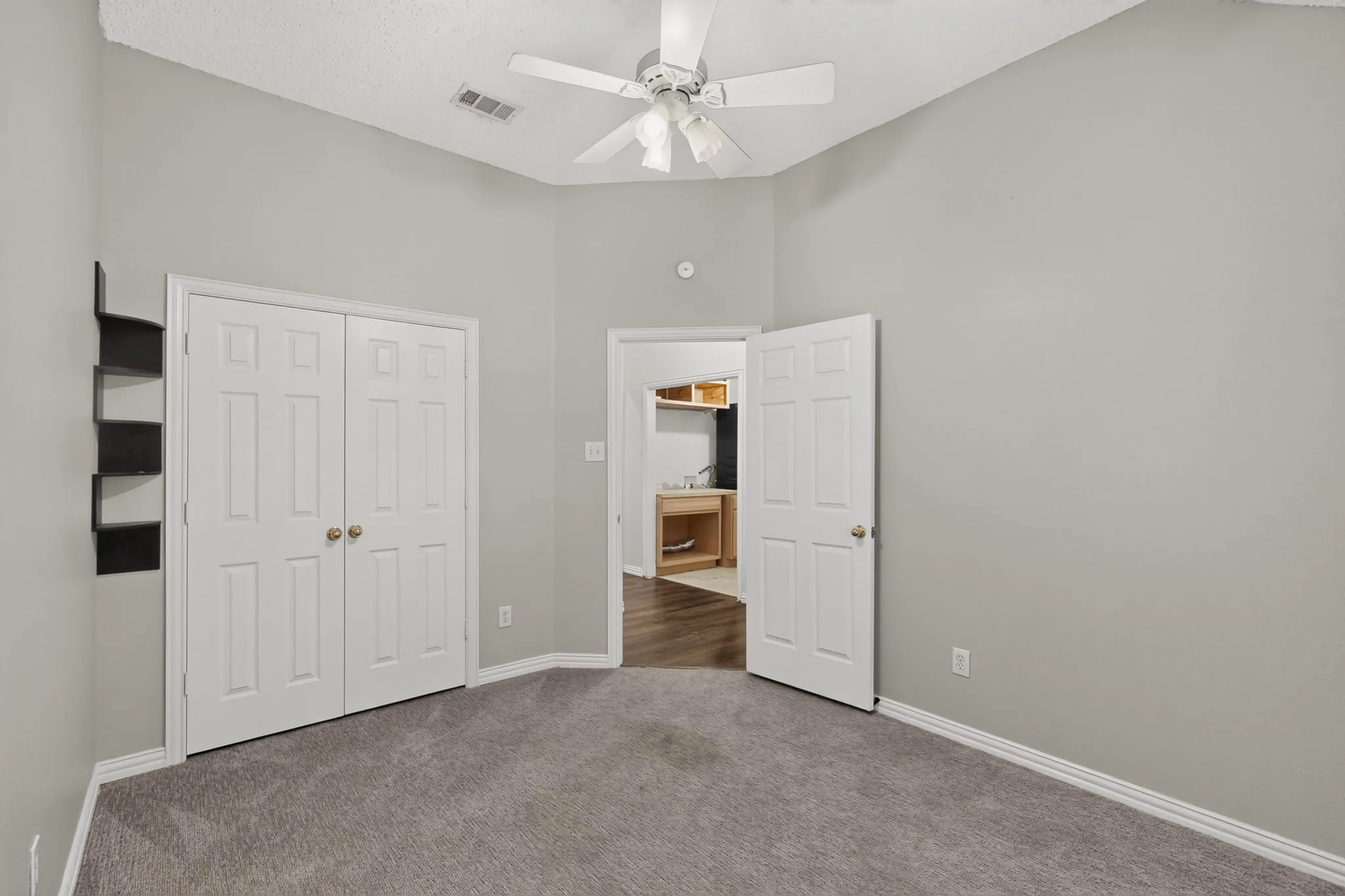 Single Family Residence For Sale in Tarrant County , 4617 Belladonna Drive, Fort Worth, Texas 76123, 3 Bedroom, 3 Bathroom, 2 Garage spaces, 2,111 Sqft, built in 1999, mls#21379655, Real Estate Agent in Fort Worth, Homes For Sale in Tarrant county, Homes For Sale in Fort Worth, Realtor in Fort Worth Texas, Real Estate Brokerage Independent Realty Texas, Luminita Cordes Realtor
