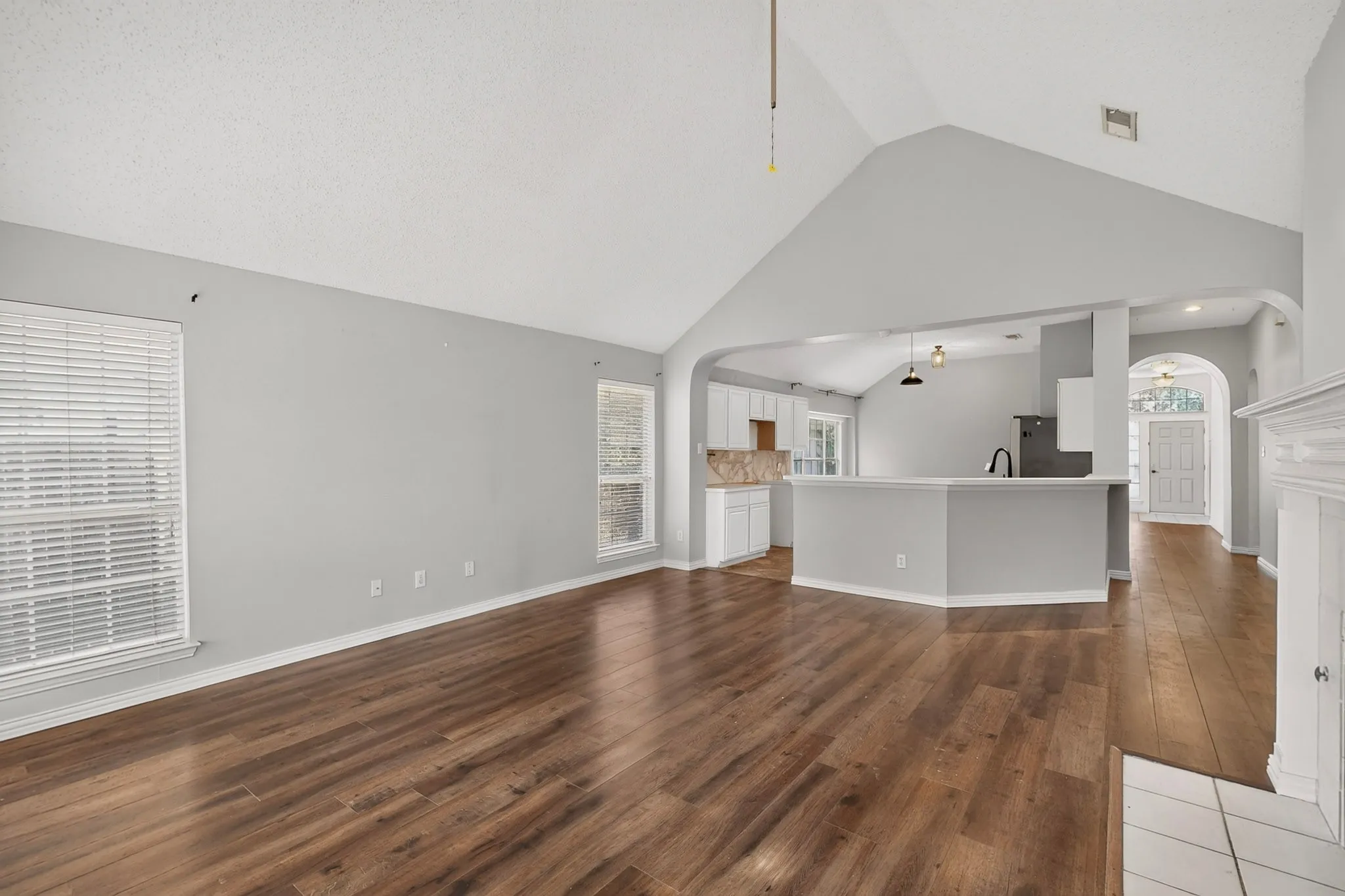 Single Family Residence For Sale in Tarrant County , 4617 Belladonna Drive, Fort Worth, Texas 76123, 3 Bedroom, 3 Bathroom, 2 Garage spaces, 2,111 Sqft, built in 1999, mls#21379655, Real Estate Agent in Fort Worth, Homes For Sale in Tarrant county, Homes For Sale in Fort Worth, Realtor in Fort Worth Texas, Real Estate Brokerage Independent Realty Texas, Luminita Cordes Realtor