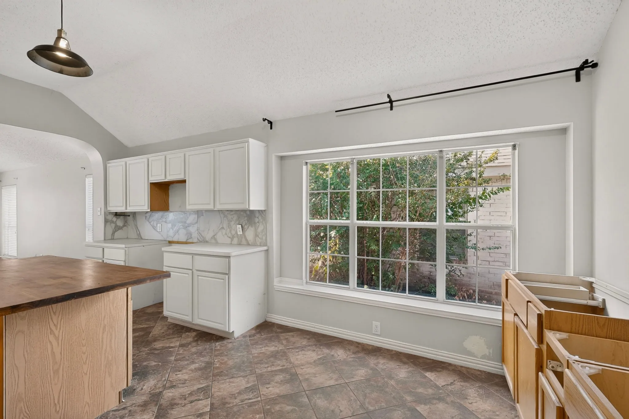 Single Family Residence For Sale in Tarrant County , 4617 Belladonna Drive, Fort Worth, Texas 76123, 3 Bedroom, 3 Bathroom, 2 Garage spaces, 2,111 Sqft, built in 1999, mls#21379655, Real Estate Agent in Fort Worth, Homes For Sale in Tarrant county, Homes For Sale in Fort Worth, Realtor in Fort Worth Texas, Real Estate Brokerage Independent Realty Texas, Luminita Cordes Realtor