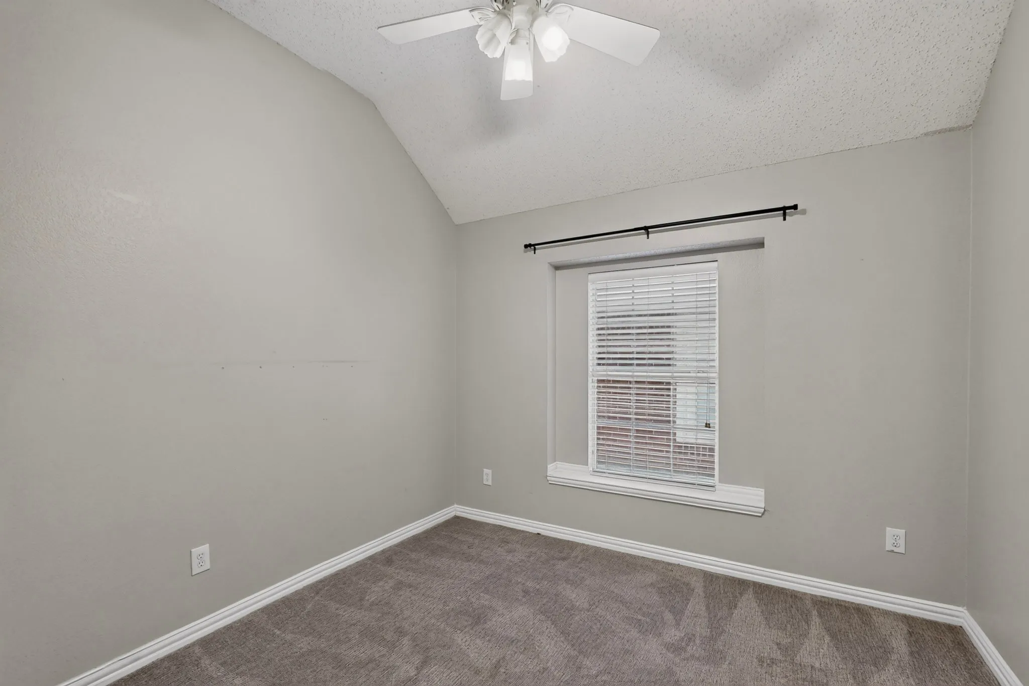 Single Family Residence For Sale in Tarrant County , 4617 Belladonna Drive, Fort Worth, Texas 76123, 3 Bedroom, 3 Bathroom, 2 Garage spaces, 2,111 Sqft, built in 1999, mls#21379655, Real Estate Agent in Fort Worth, Homes For Sale in Tarrant county, Homes For Sale in Fort Worth, Realtor in Fort Worth Texas, Real Estate Brokerage Independent Realty Texas, Luminita Cordes Realtor