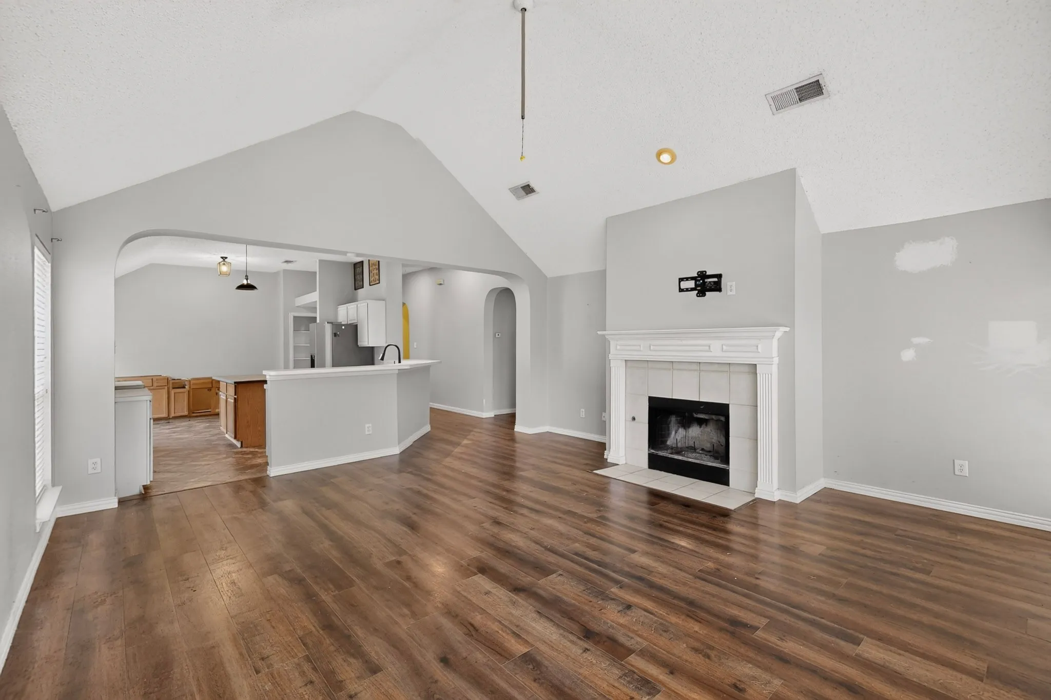 Single Family Residence For Sale in Tarrant County , 4617 Belladonna Drive, Fort Worth, Texas 76123, 3 Bedroom, 3 Bathroom, 2 Garage spaces, 2,111 Sqft, built in 1999, mls#21379655, Real Estate Agent in Fort Worth, Homes For Sale in Tarrant county, Homes For Sale in Fort Worth, Realtor in Fort Worth Texas, Real Estate Brokerage Independent Realty Texas, Luminita Cordes Realtor