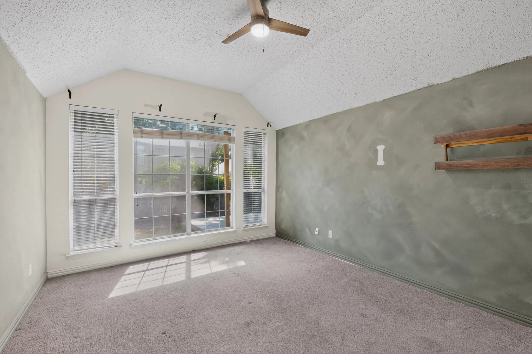 Single Family Residence For Sale in Tarrant County , 4617 Belladonna Drive, Fort Worth, Texas 76123, 3 Bedroom, 3 Bathroom, 2 Garage spaces, 2,111 Sqft, built in 1999, mls#21379655, Real Estate Agent in Fort Worth, Homes For Sale in Tarrant county, Homes For Sale in Fort Worth, Realtor in Fort Worth Texas, Real Estate Brokerage Independent Realty Texas, Luminita Cordes Realtor