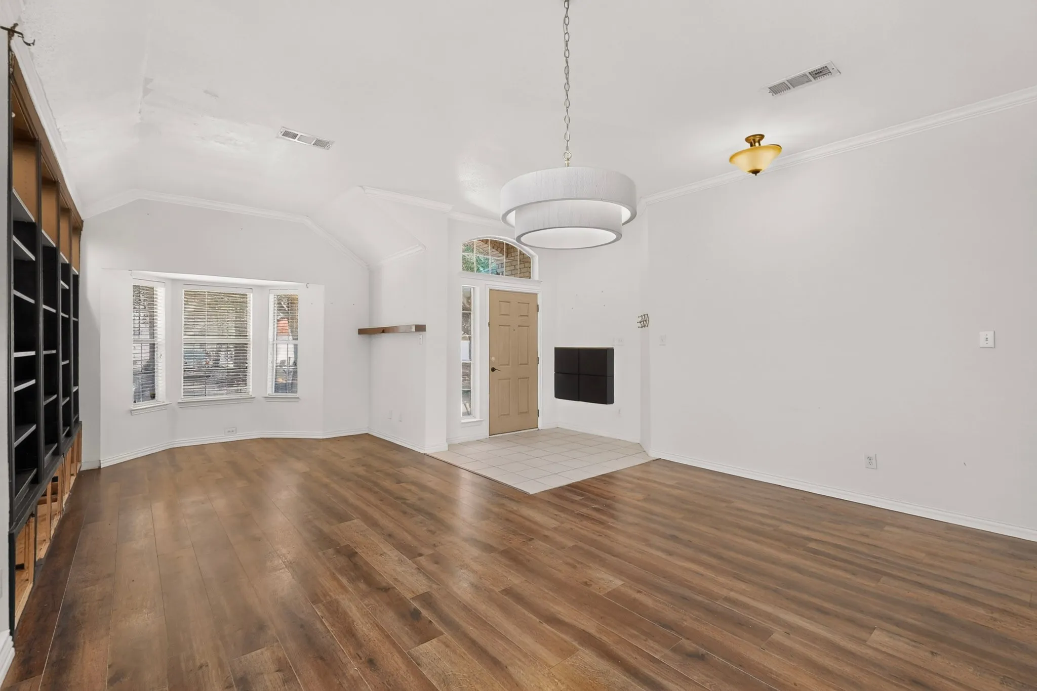 Single Family Residence For Sale in Tarrant County , 4617 Belladonna Drive, Fort Worth, Texas 76123, 3 Bedroom, 3 Bathroom, 2 Garage spaces, 2,111 Sqft, built in 1999, mls#21379655, Real Estate Agent in Fort Worth, Homes For Sale in Tarrant county, Homes For Sale in Fort Worth, Realtor in Fort Worth Texas, Real Estate Brokerage Independent Realty Texas, Luminita Cordes Realtor