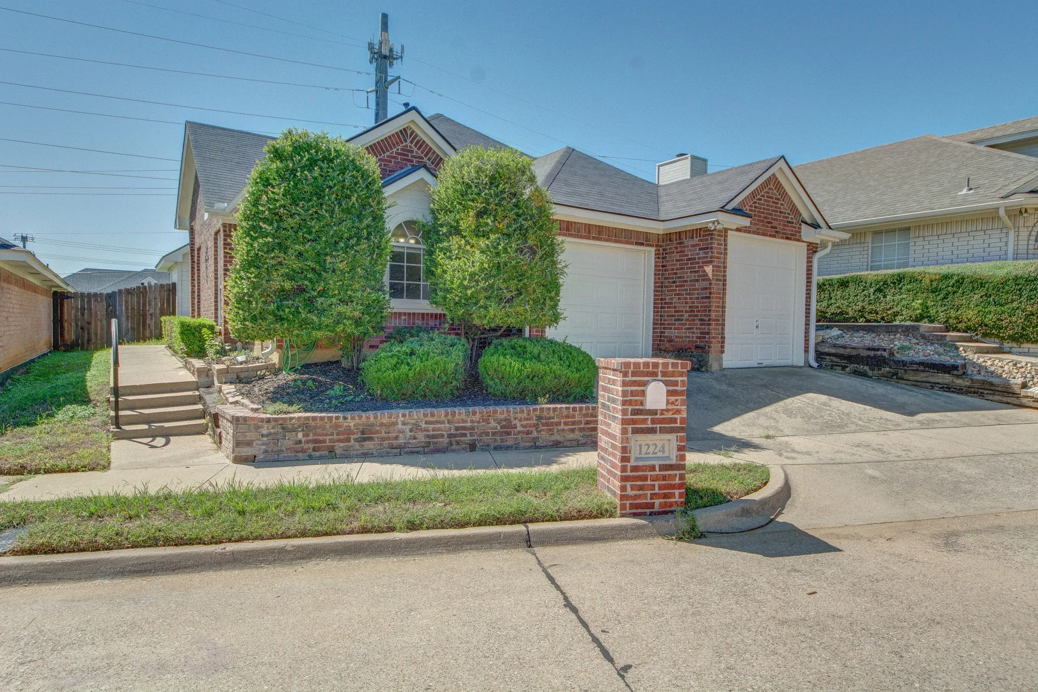 Single Family Residence For Sale in Tarrant County , 1224 Falcon Trail, Bedford, Texas 76021, 2 Bedroom, 2 Bathroom, 2 Garage spaces, 1,191 Sqft, built in 1996, mls#21407654, Real Estate Agent in Bedford, Homes For Sale in Tarrant county, Homes For Sale in Bedford, Realtor in Bedford Texas, Real Estate Brokerage Independent Realty Texas, Luminita Cordes Realtor