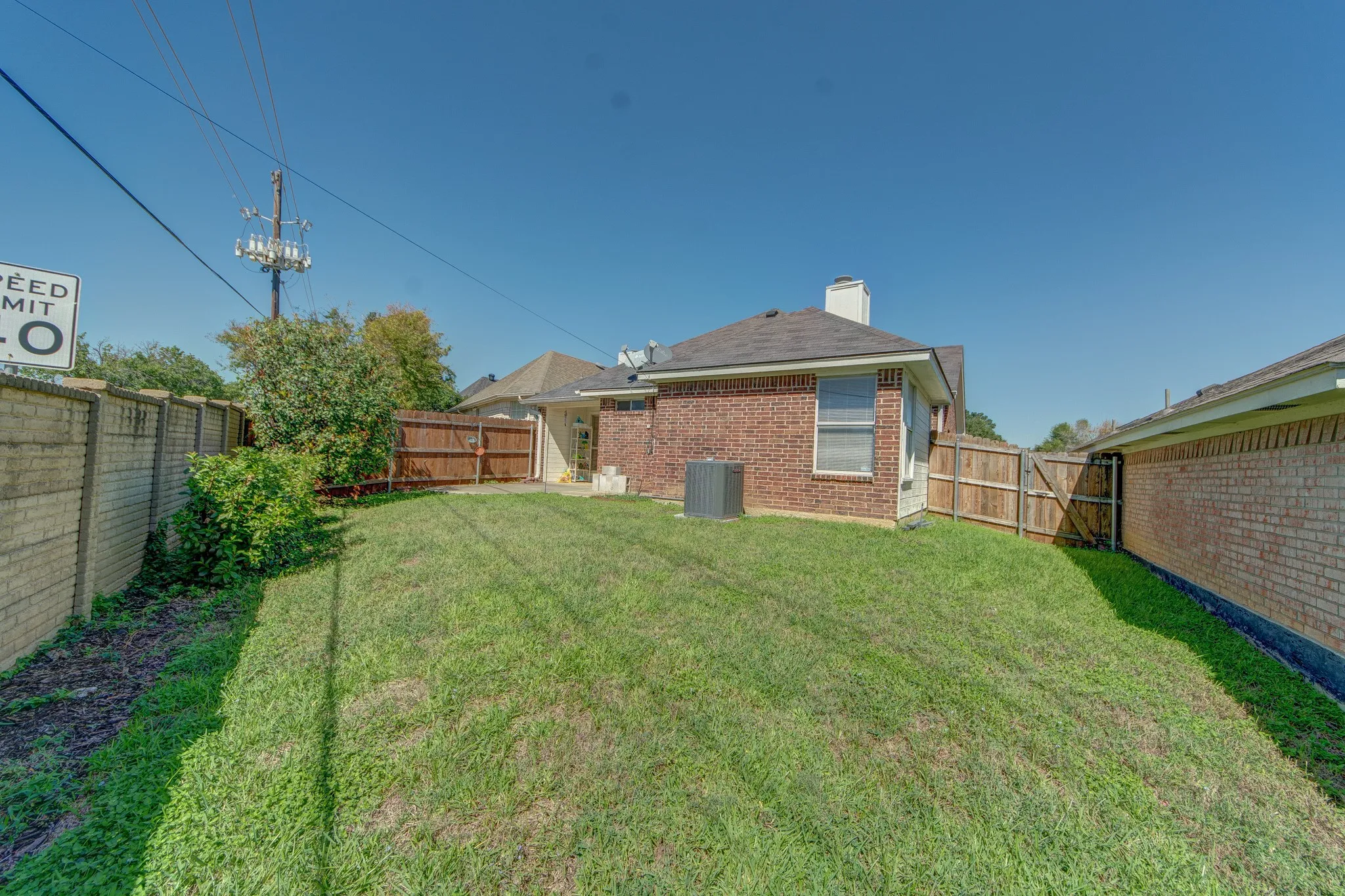 Single Family Residence For Sale in Tarrant County , 1224 Falcon Trail, Bedford, Texas 76021, 2 Bedroom, 2 Bathroom, 2 Garage spaces, 1,191 Sqft, built in 1996, mls#21407654, Real Estate Agent in Bedford, Homes For Sale in Tarrant county, Homes For Sale in Bedford, Realtor in Bedford Texas, Real Estate Brokerage Independent Realty Texas, Luminita Cordes Realtor