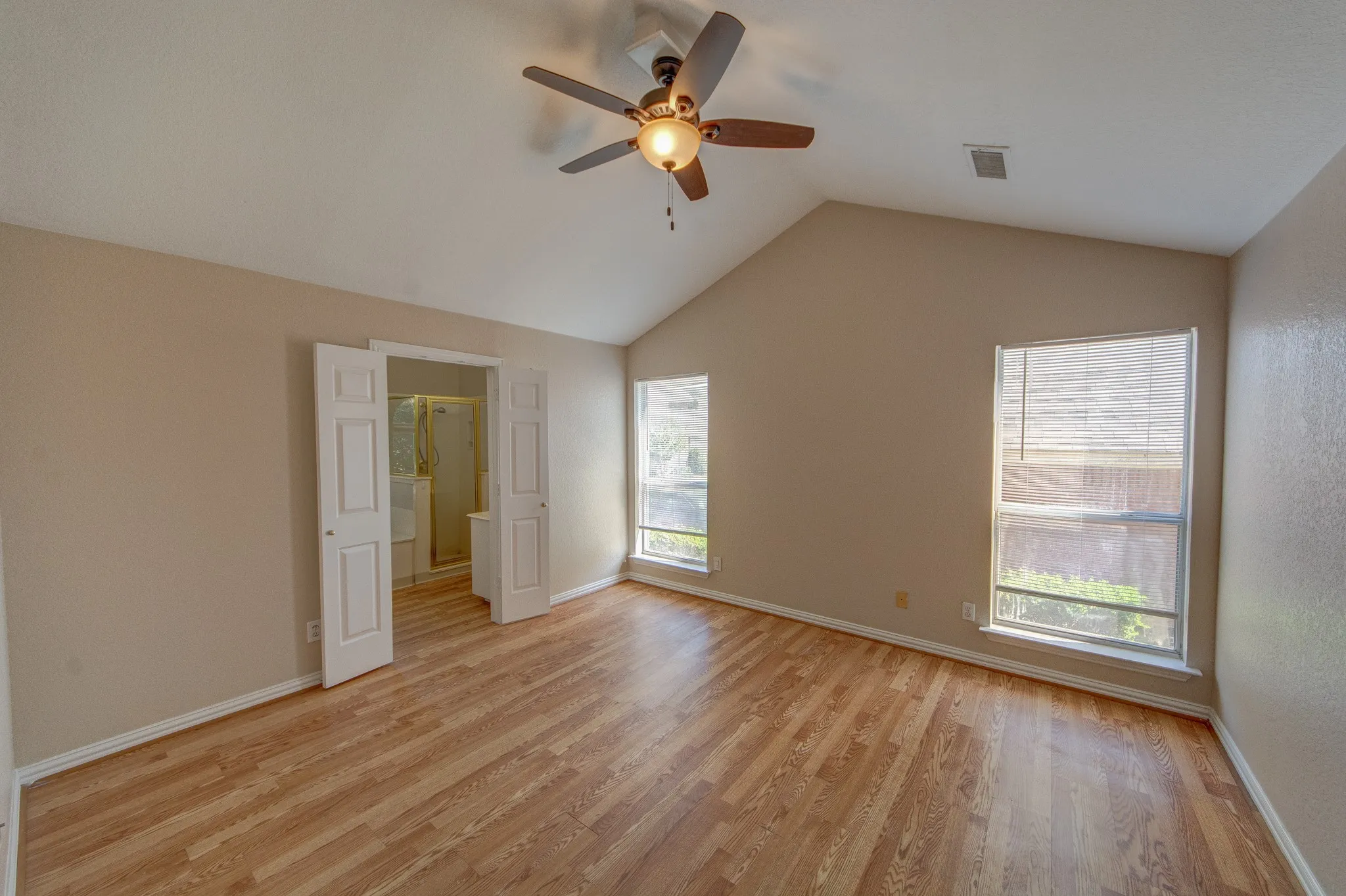 Single Family Residence For Sale in Tarrant County , 1224 Falcon Trail, Bedford, Texas 76021, 2 Bedroom, 2 Bathroom, 2 Garage spaces, 1,191 Sqft, built in 1996, mls#21407654, Real Estate Agent in Bedford, Homes For Sale in Tarrant county, Homes For Sale in Bedford, Realtor in Bedford Texas, Real Estate Brokerage Independent Realty Texas, Luminita Cordes Realtor