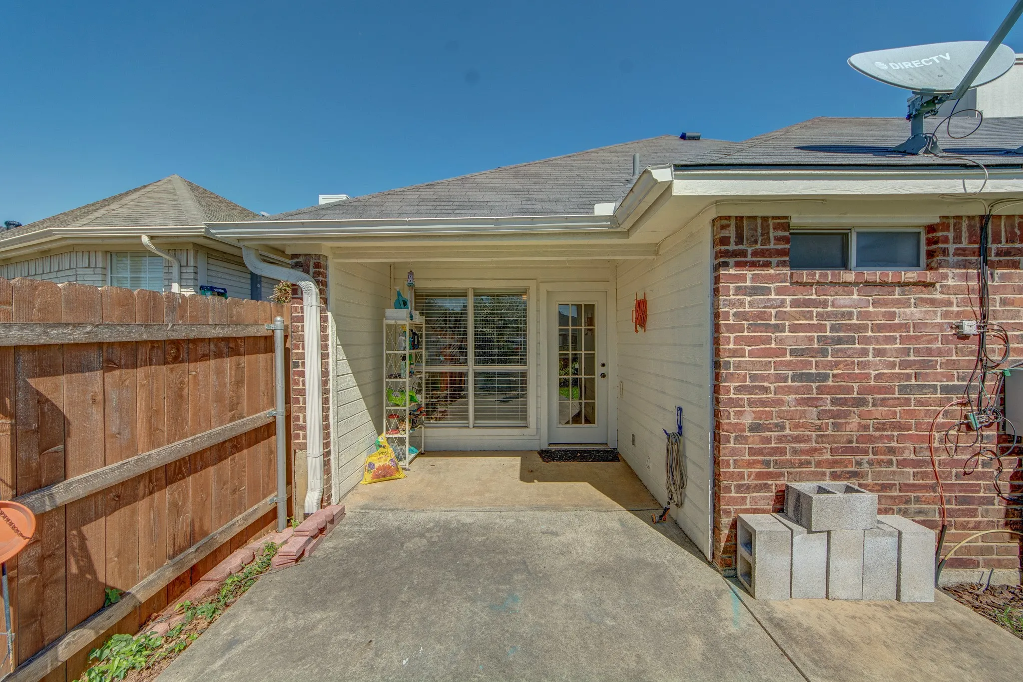 Single Family Residence For Sale in Tarrant County , 1224 Falcon Trail, Bedford, Texas 76021, 2 Bedroom, 2 Bathroom, 2 Garage spaces, 1,191 Sqft, built in 1996, mls#21407654, Real Estate Agent in Bedford, Homes For Sale in Tarrant county, Homes For Sale in Bedford, Realtor in Bedford Texas, Real Estate Brokerage Independent Realty Texas, Luminita Cordes Realtor