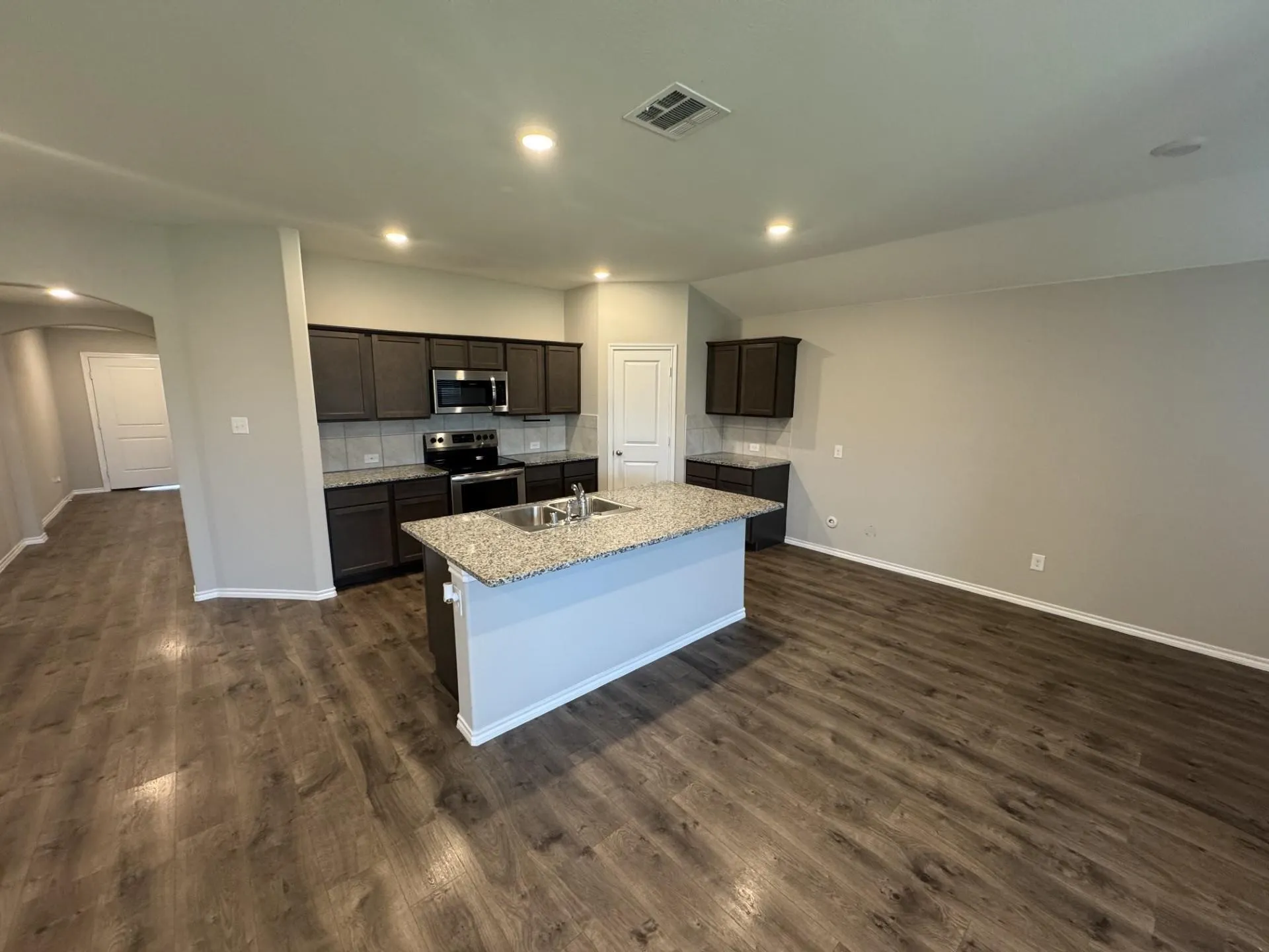 Single Family Residence For Rent in Denton County , 929 Alton Drive, Aubrey, Texas 76227, 4 Bedroom, 2 Bathroom, 2 Garage spaces, 1,567 Sqft, built in 2019, mls#21412311, Real Estate Agent in Aubrey, Homes For Rent in Denton county, Homes For Rent in Aubrey, Realtor in Aubrey Texas, Real Estate Brokerage Independent Realty Texas, Luminita Cordes Realtor