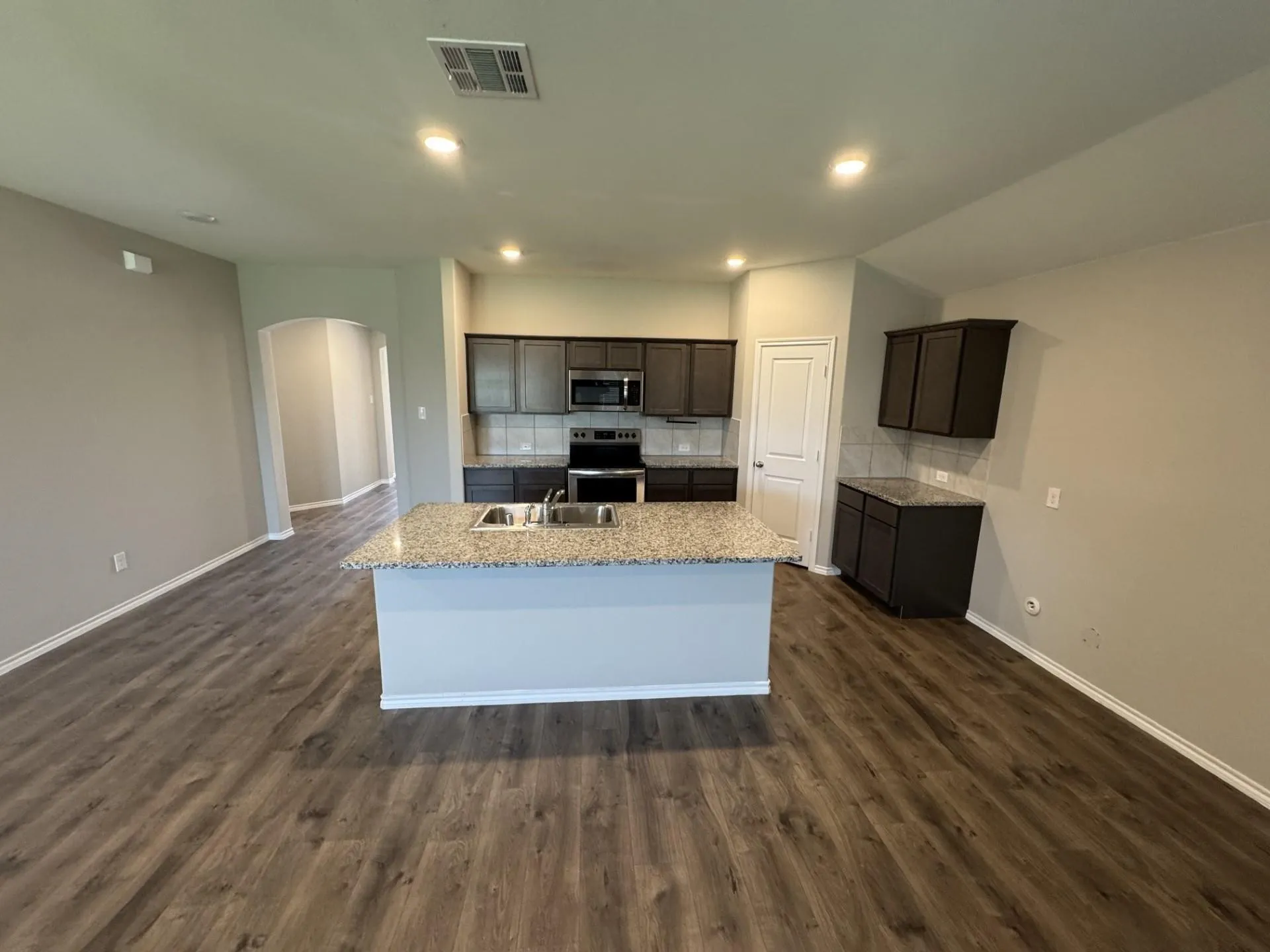 Single Family Residence For Rent in Denton County , 929 Alton Drive, Aubrey, Texas 76227, 4 Bedroom, 2 Bathroom, 2 Garage spaces, 1,567 Sqft, built in 2019, mls#21412311, Real Estate Agent in Aubrey, Homes For Rent in Denton county, Homes For Rent in Aubrey, Realtor in Aubrey Texas, Real Estate Brokerage Independent Realty Texas, Luminita Cordes Realtor