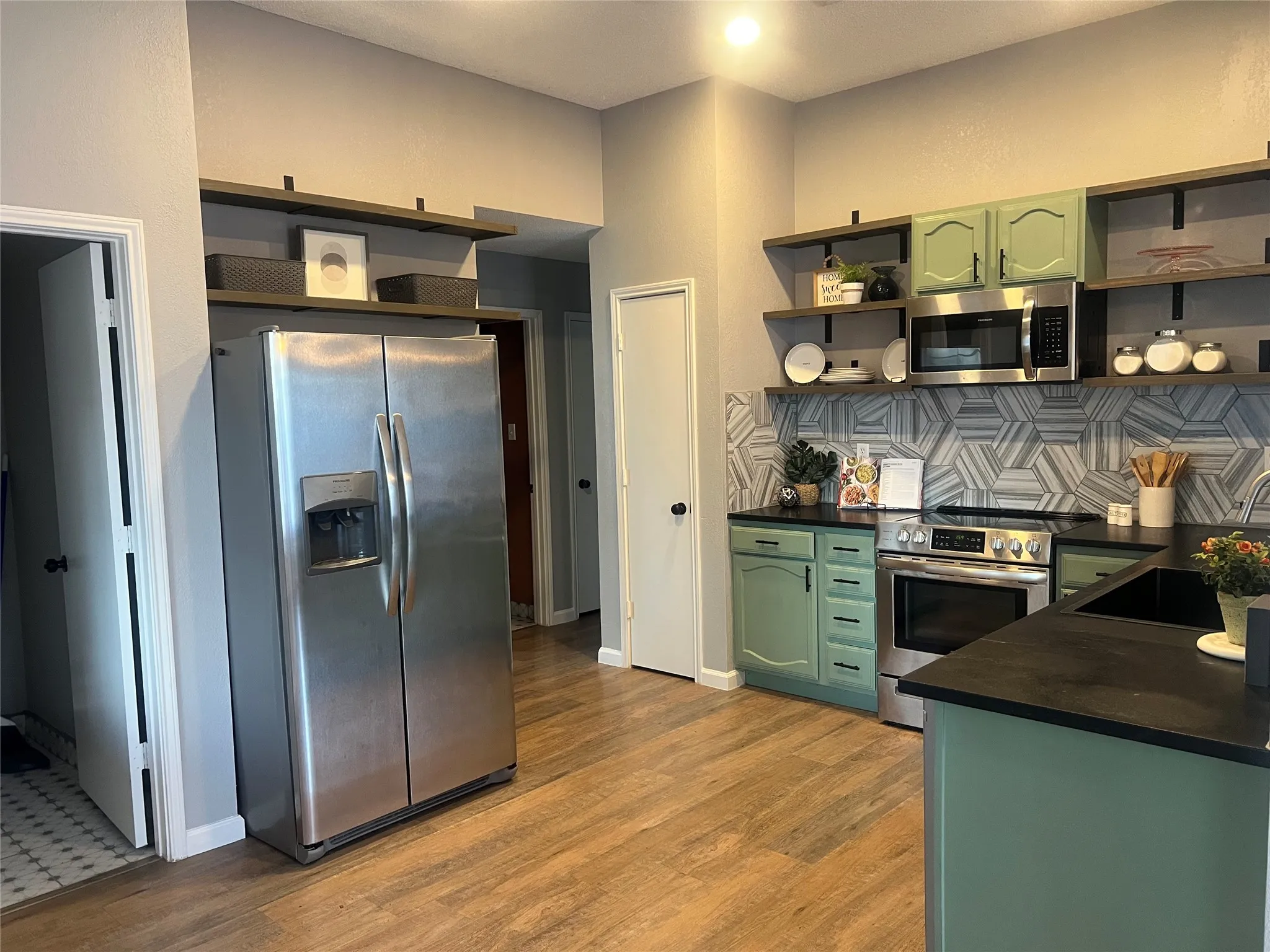 Single Family Residence For Sale in Denton County , 4125 Gardner Drive, The Colony, Texas 75056, 3 Bedroom, 2 Bathroom, 2 Garage spaces, 1,570 Sqft, built in 1987, mls#21411534, Real Estate Agent in The Colony, Homes For Sale in Denton county, Homes For Sale in The Colony, Realtor in The Colony Texas, Real Estate Brokerage Independent Realty Texas, Luminita Cordes Realtor