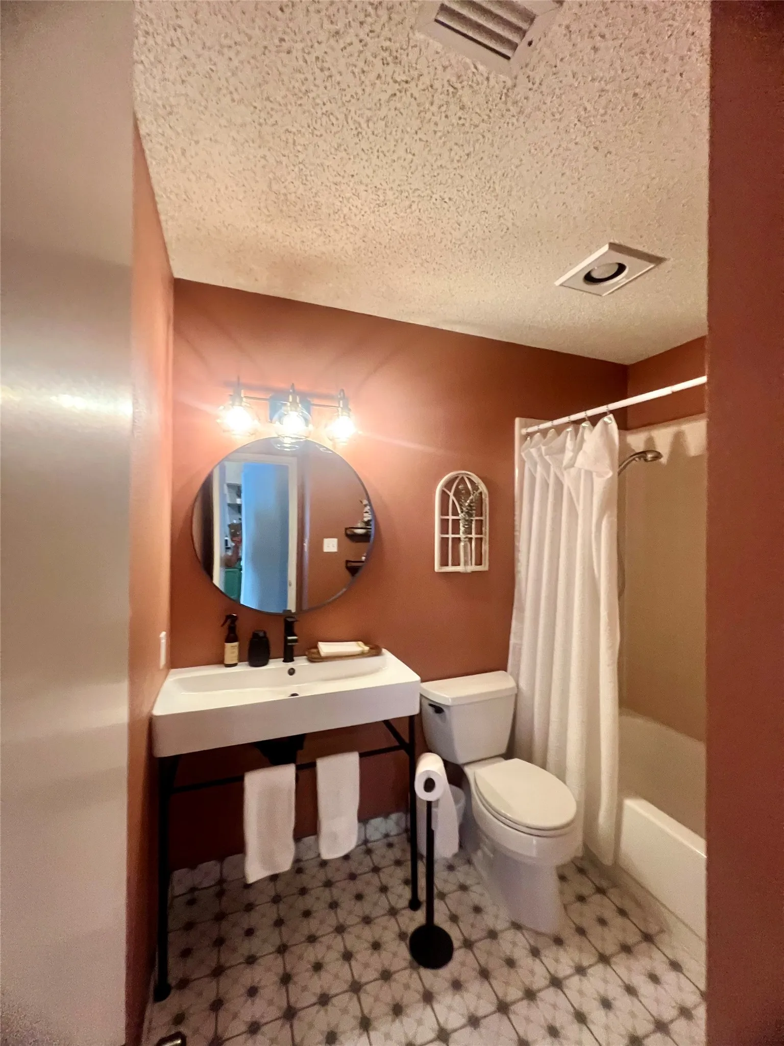 Single Family Residence For Sale in Denton County , 4125 Gardner Drive, The Colony, Texas 75056, 3 Bedroom, 2 Bathroom, 2 Garage spaces, 1,570 Sqft, built in 1987, mls#21411534, Real Estate Agent in The Colony, Homes For Sale in Denton county, Homes For Sale in The Colony, Realtor in The Colony Texas, Real Estate Brokerage Independent Realty Texas, Luminita Cordes Realtor