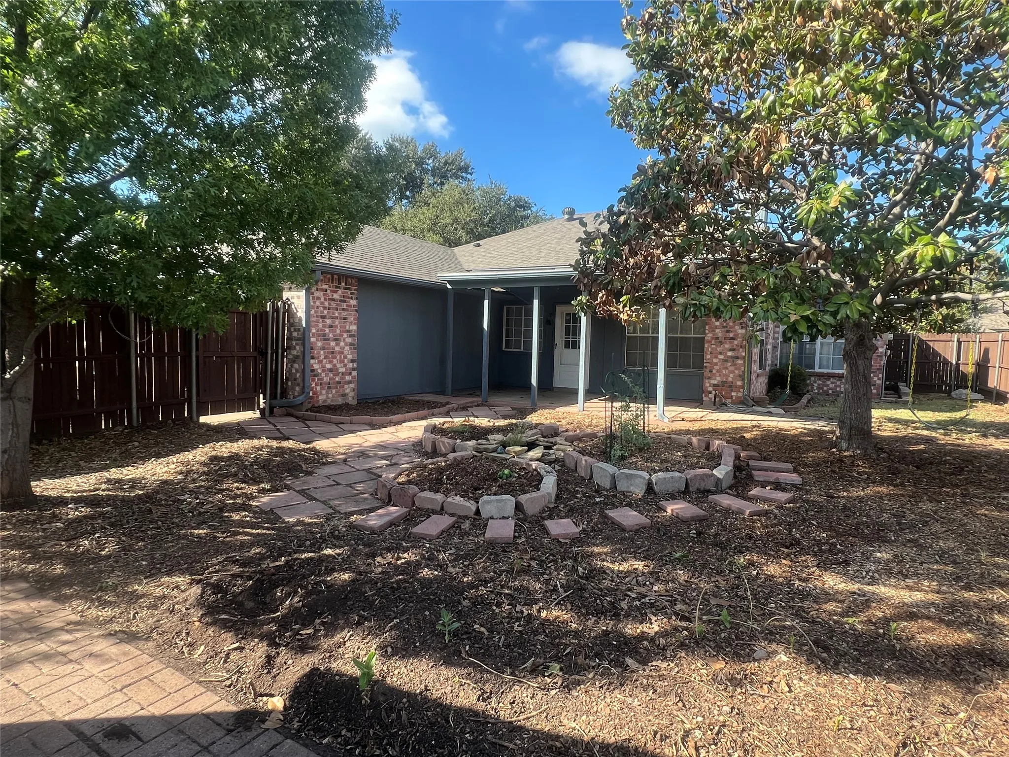 Single Family Residence For Sale in Denton County , 4125 Gardner Drive, The Colony, Texas 75056, 3 Bedroom, 2 Bathroom, 2 Garage spaces, 1,570 Sqft, built in 1987, mls#21411534, Real Estate Agent in The Colony, Homes For Sale in Denton county, Homes For Sale in The Colony, Realtor in The Colony Texas, Real Estate Brokerage Independent Realty Texas, Luminita Cordes Realtor