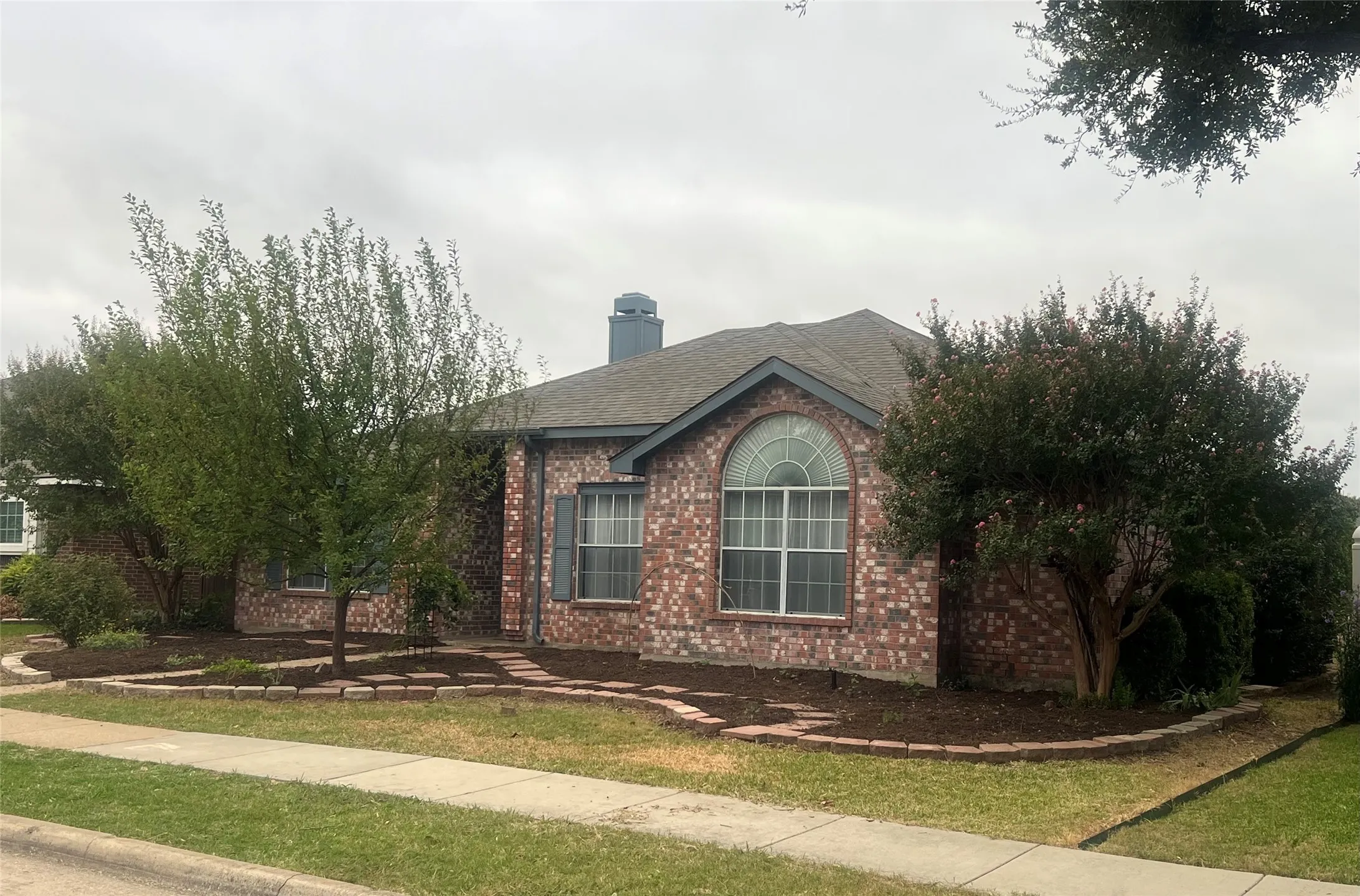 Single Family Residence For Sale in Denton County , 4125 Gardner Drive, The Colony, Texas 75056, 3 Bedroom, 2 Bathroom, 2 Garage spaces, 1,570 Sqft, built in 1987, mls#21411534, Real Estate Agent in The Colony, Homes For Sale in Denton county, Homes For Sale in The Colony, Realtor in The Colony Texas, Real Estate Brokerage Independent Realty Texas, Luminita Cordes Realtor