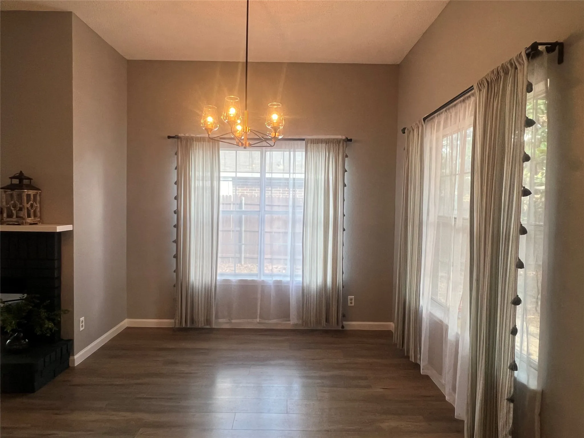 Single Family Residence For Sale in Denton County , 4125 Gardner Drive, The Colony, Texas 75056, 3 Bedroom, 2 Bathroom, 2 Garage spaces, 1,570 Sqft, built in 1987, mls#21411534, Real Estate Agent in The Colony, Homes For Sale in Denton county, Homes For Sale in The Colony, Realtor in The Colony Texas, Real Estate Brokerage Independent Realty Texas, Luminita Cordes Realtor