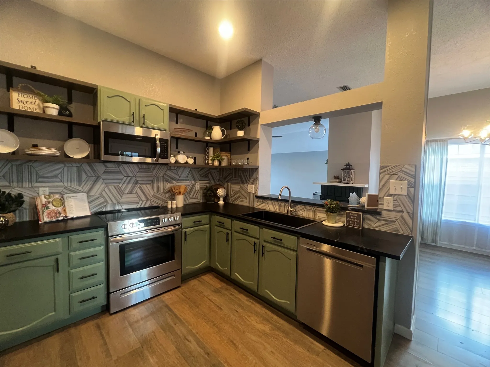 Single Family Residence For Sale in Denton County , 4125 Gardner Drive, The Colony, Texas 75056, 3 Bedroom, 2 Bathroom, 2 Garage spaces, 1,570 Sqft, built in 1987, mls#21411534, Real Estate Agent in The Colony, Homes For Sale in Denton county, Homes For Sale in The Colony, Realtor in The Colony Texas, Real Estate Brokerage Independent Realty Texas, Luminita Cordes Realtor