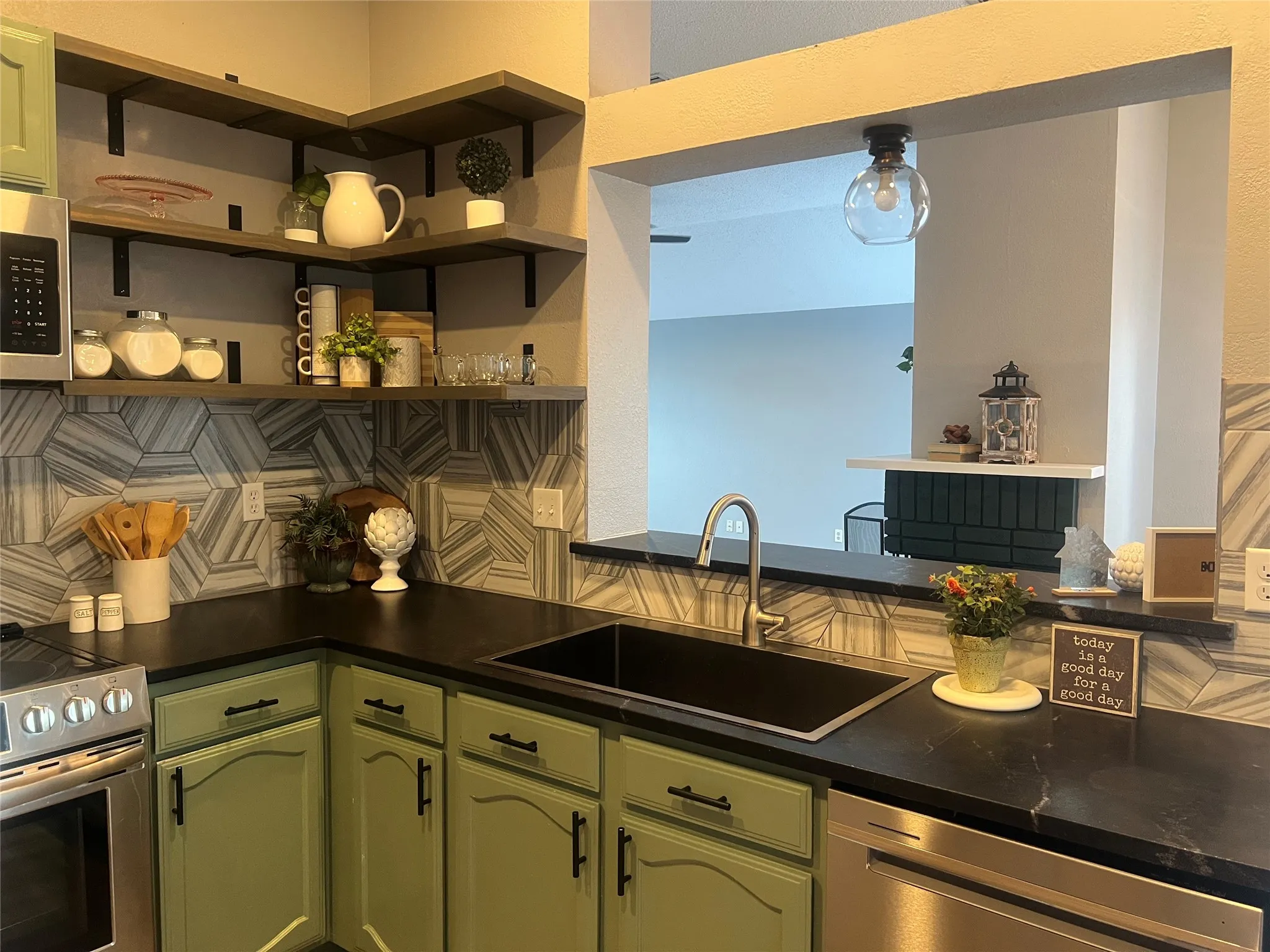 Single Family Residence For Sale in Denton County , 4125 Gardner Drive, The Colony, Texas 75056, 3 Bedroom, 2 Bathroom, 2 Garage spaces, 1,570 Sqft, built in 1987, mls#21411534, Real Estate Agent in The Colony, Homes For Sale in Denton county, Homes For Sale in The Colony, Realtor in The Colony Texas, Real Estate Brokerage Independent Realty Texas, Luminita Cordes Realtor