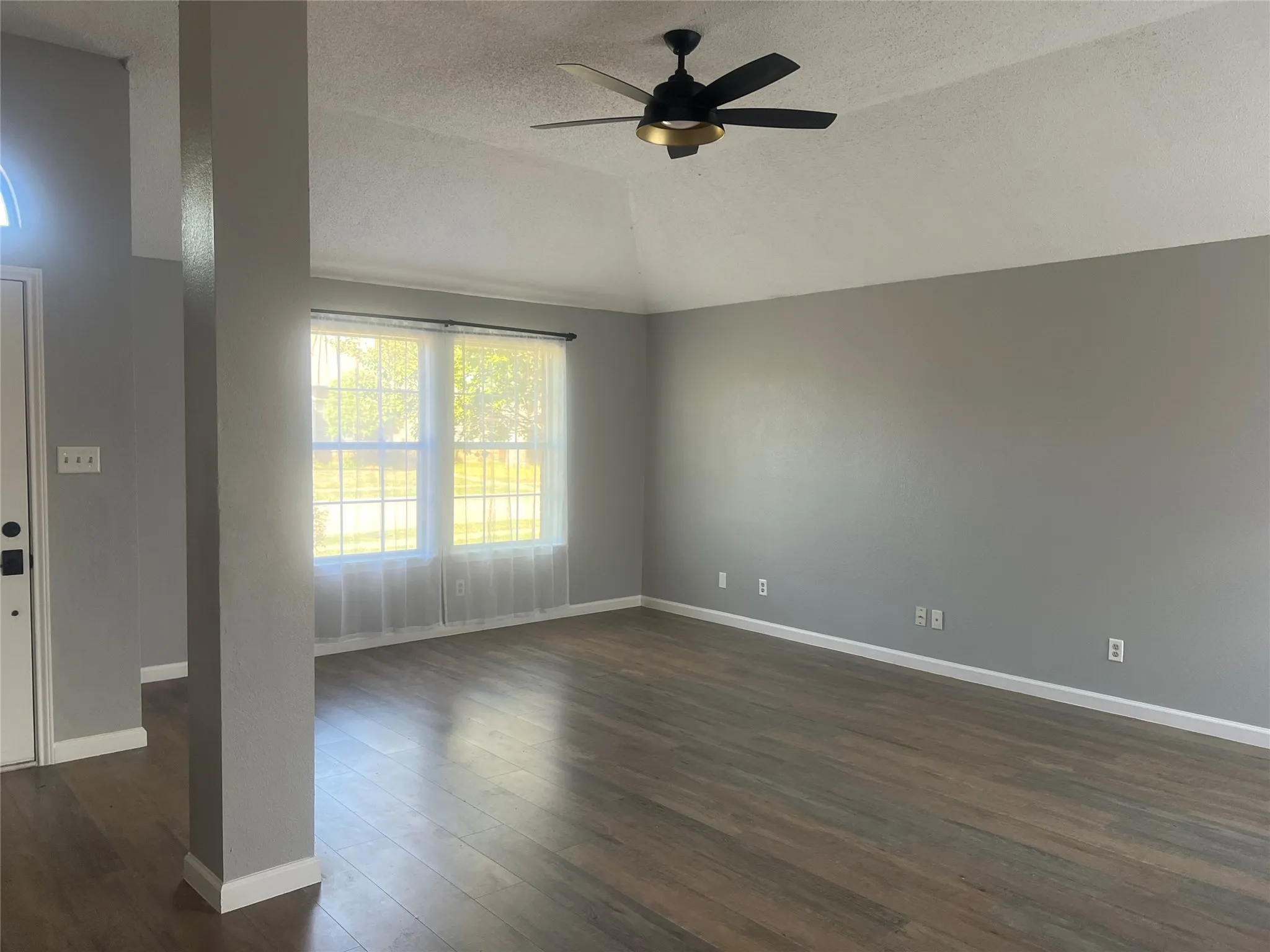 Single Family Residence For Sale in Denton County , 4125 Gardner Drive, The Colony, Texas 75056, 3 Bedroom, 2 Bathroom, 2 Garage spaces, 1,570 Sqft, built in 1987, mls#21411534, Real Estate Agent in The Colony, Homes For Sale in Denton county, Homes For Sale in The Colony, Realtor in The Colony Texas, Real Estate Brokerage Independent Realty Texas, Luminita Cordes Realtor