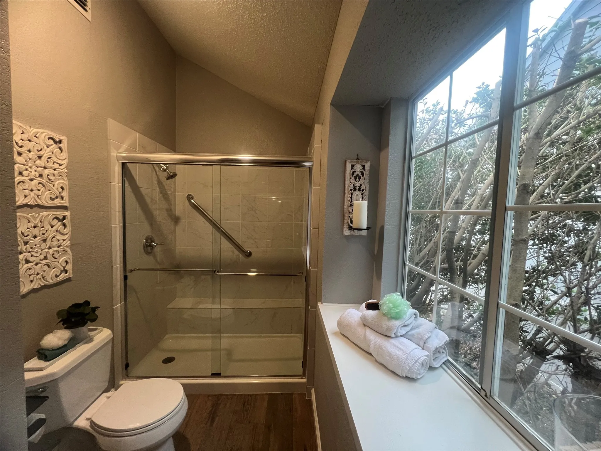 Single Family Residence For Sale in Denton County , 4125 Gardner Drive, The Colony, Texas 75056, 3 Bedroom, 2 Bathroom, 2 Garage spaces, 1,570 Sqft, built in 1987, mls#21411534, Real Estate Agent in The Colony, Homes For Sale in Denton county, Homes For Sale in The Colony, Realtor in The Colony Texas, Real Estate Brokerage Independent Realty Texas, Luminita Cordes Realtor