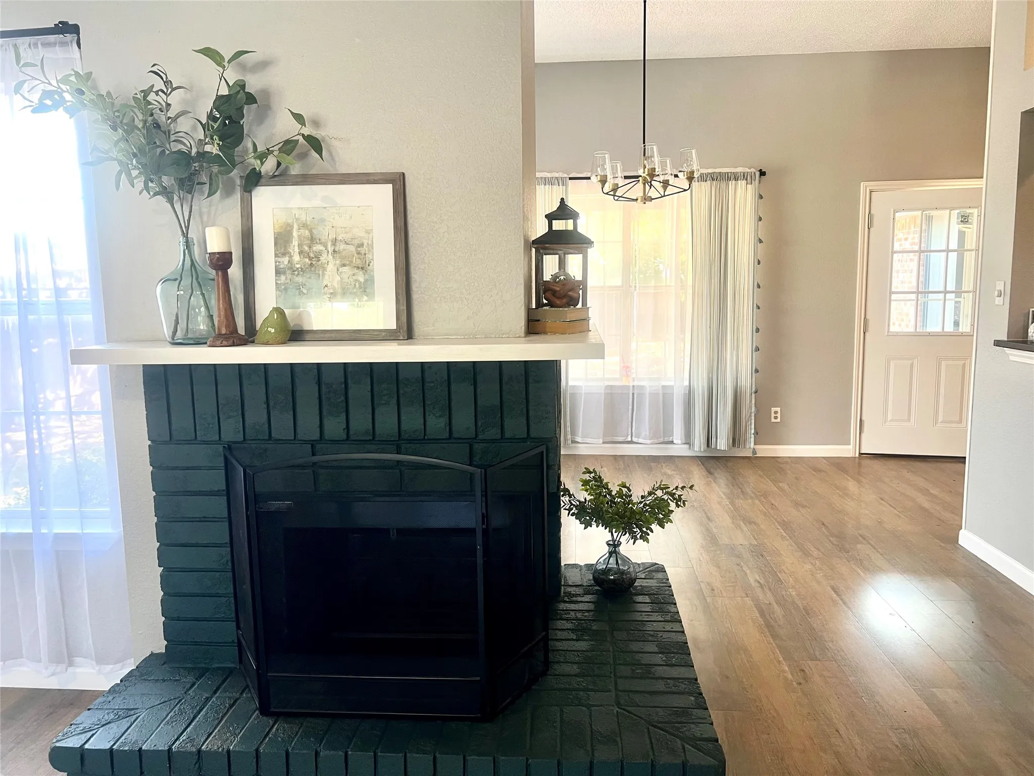 Single Family Residence For Sale in Denton County , 4125 Gardner Drive, The Colony, Texas 75056, 3 Bedroom, 2 Bathroom, 2 Garage spaces, 1,570 Sqft, built in 1987, mls#21411534, Real Estate Agent in The Colony, Homes For Sale in Denton county, Homes For Sale in The Colony, Realtor in The Colony Texas, Real Estate Brokerage Independent Realty Texas, Luminita Cordes Realtor