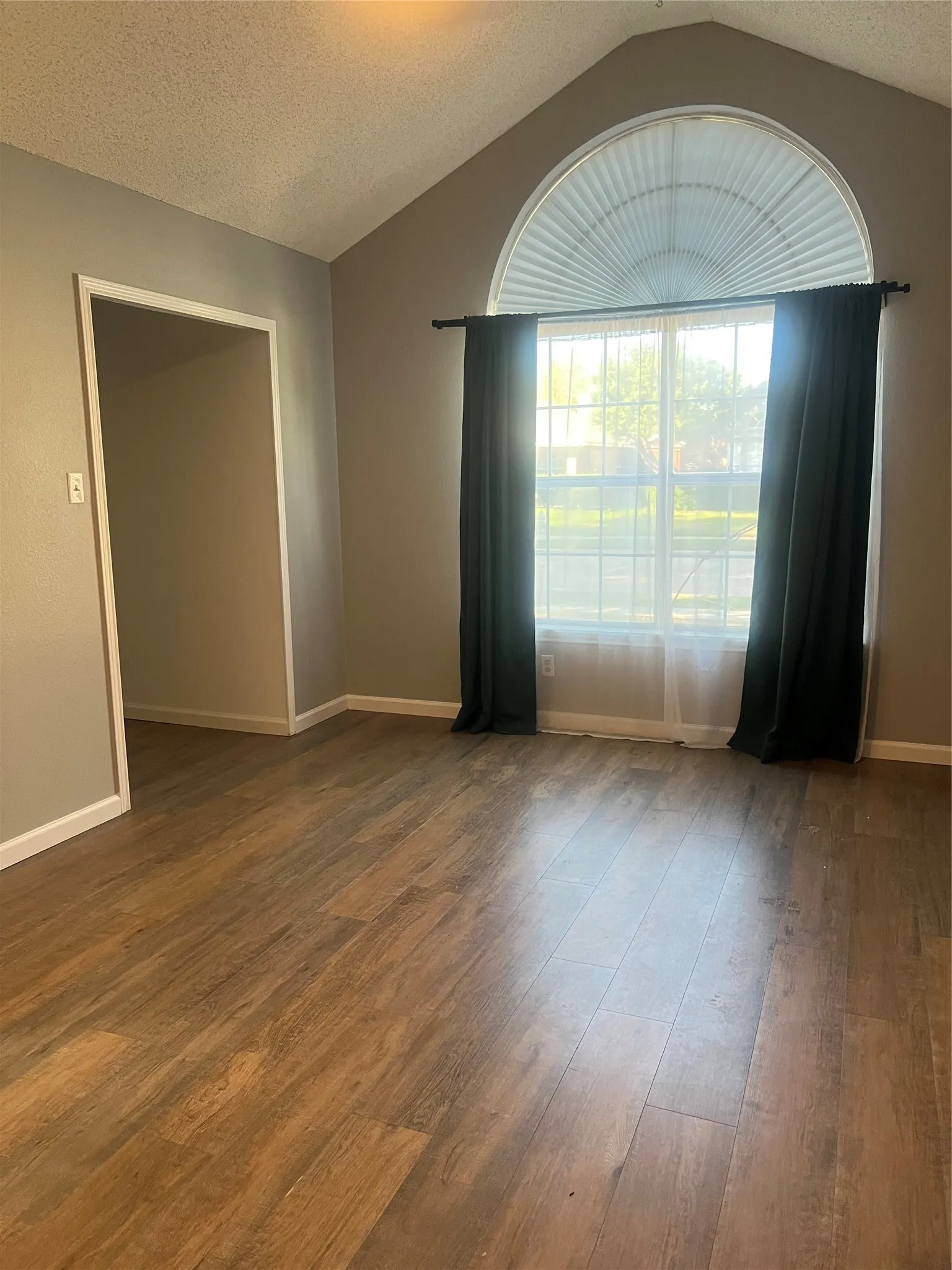 Single Family Residence For Sale in Denton County , 4125 Gardner Drive, The Colony, Texas 75056, 3 Bedroom, 2 Bathroom, 2 Garage spaces, 1,570 Sqft, built in 1987, mls#21411534, Real Estate Agent in The Colony, Homes For Sale in Denton county, Homes For Sale in The Colony, Realtor in The Colony Texas, Real Estate Brokerage Independent Realty Texas, Luminita Cordes Realtor