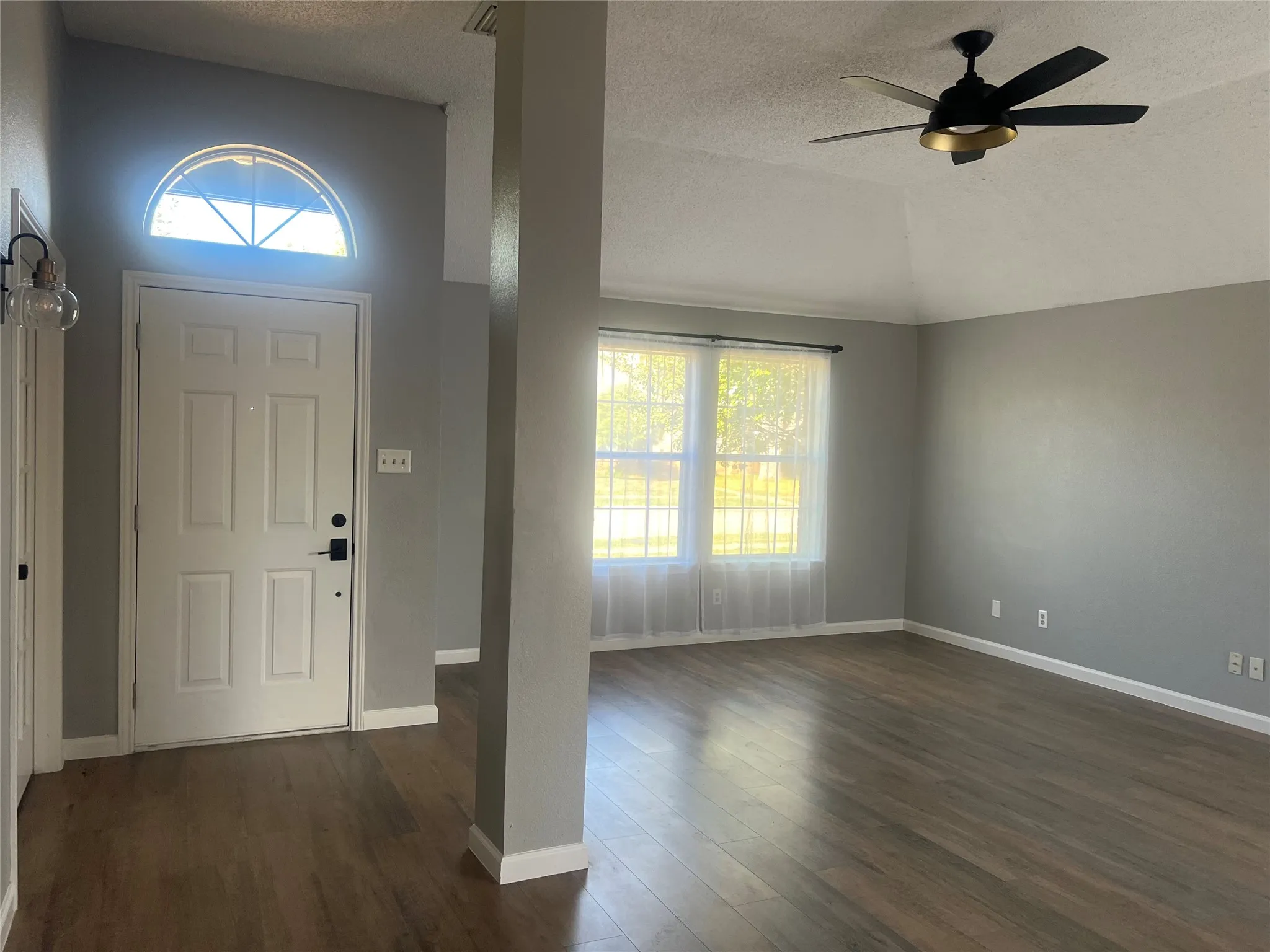 Single Family Residence For Sale in Denton County , 4125 Gardner Drive, The Colony, Texas 75056, 3 Bedroom, 2 Bathroom, 2 Garage spaces, 1,570 Sqft, built in 1987, mls#21411534, Real Estate Agent in The Colony, Homes For Sale in Denton county, Homes For Sale in The Colony, Realtor in The Colony Texas, Real Estate Brokerage Independent Realty Texas, Luminita Cordes Realtor