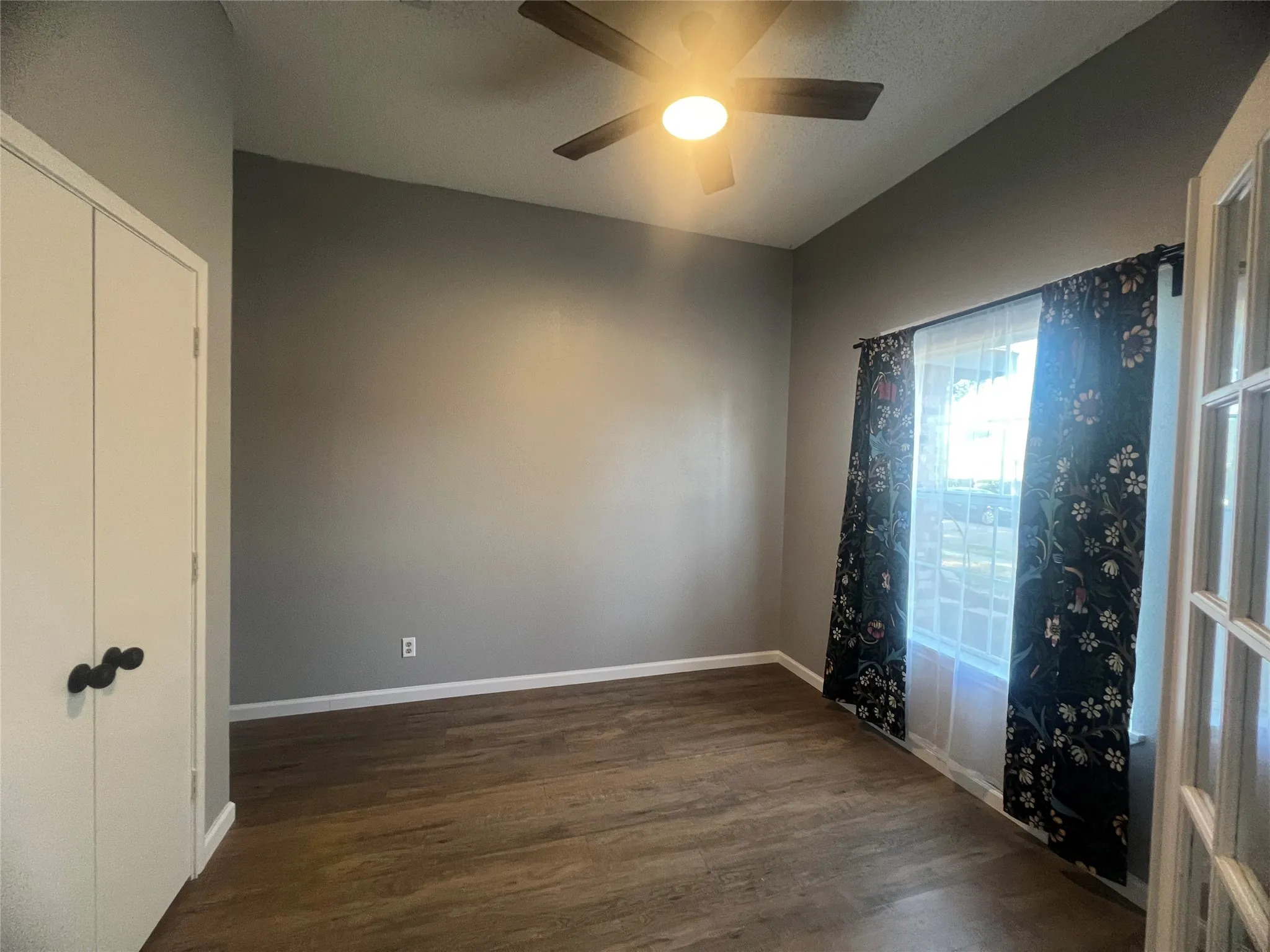 Single Family Residence For Sale in Denton County , 4125 Gardner Drive, The Colony, Texas 75056, 3 Bedroom, 2 Bathroom, 2 Garage spaces, 1,570 Sqft, built in 1987, mls#21411534, Real Estate Agent in The Colony, Homes For Sale in Denton county, Homes For Sale in The Colony, Realtor in The Colony Texas, Real Estate Brokerage Independent Realty Texas, Luminita Cordes Realtor